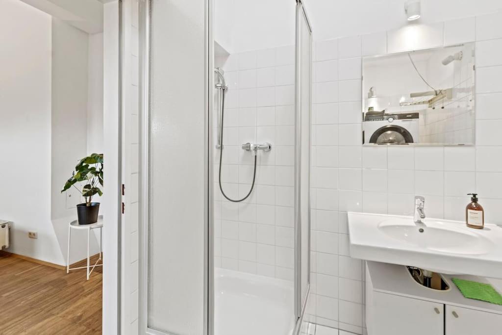 Spacious Next To Shopping Mall With Balcony Apartment *
