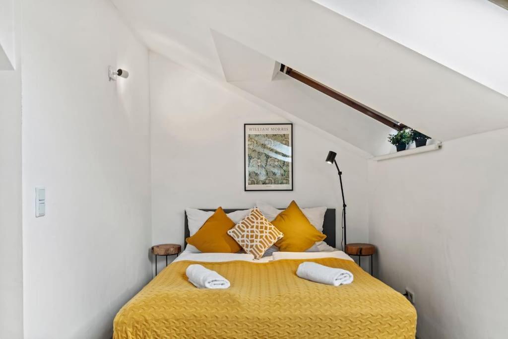 Apartment Spacious Next To Shopping Mall With Balcony Vienna