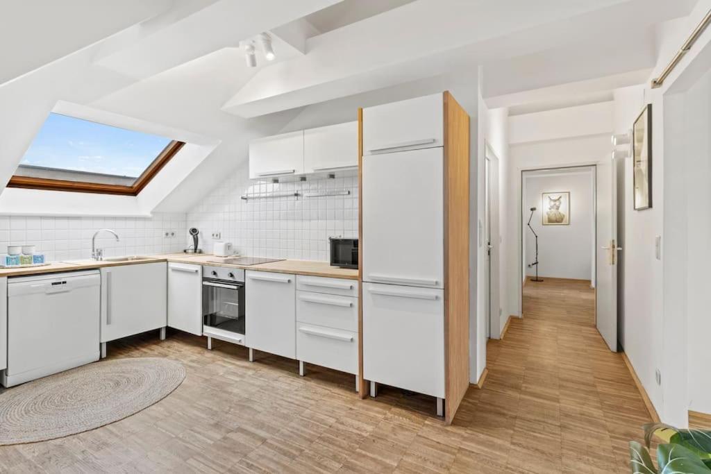 Spacious Next To Shopping Mall With Balcony