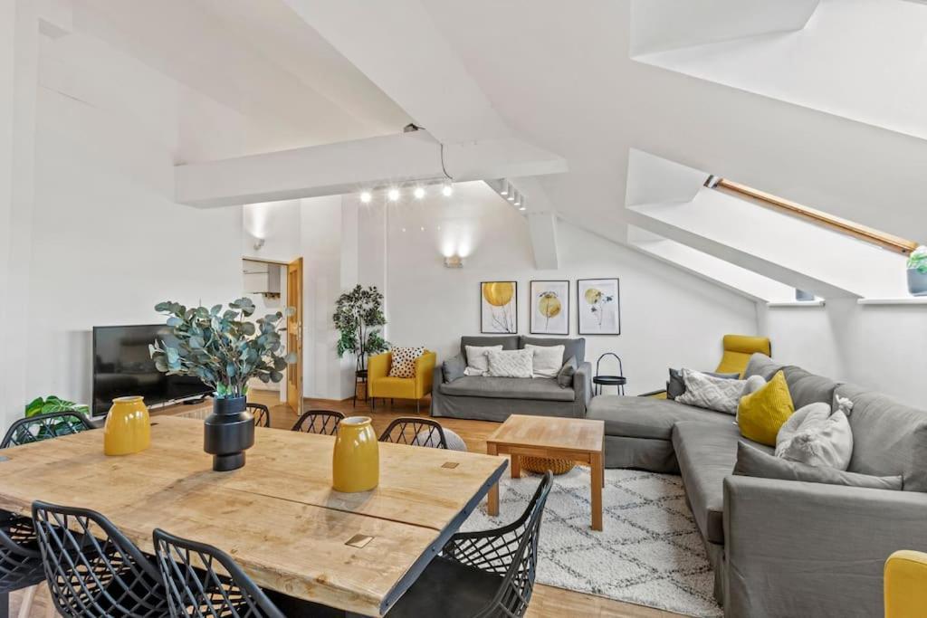 Spacious Next To Shopping Mall With Balcony Apartment