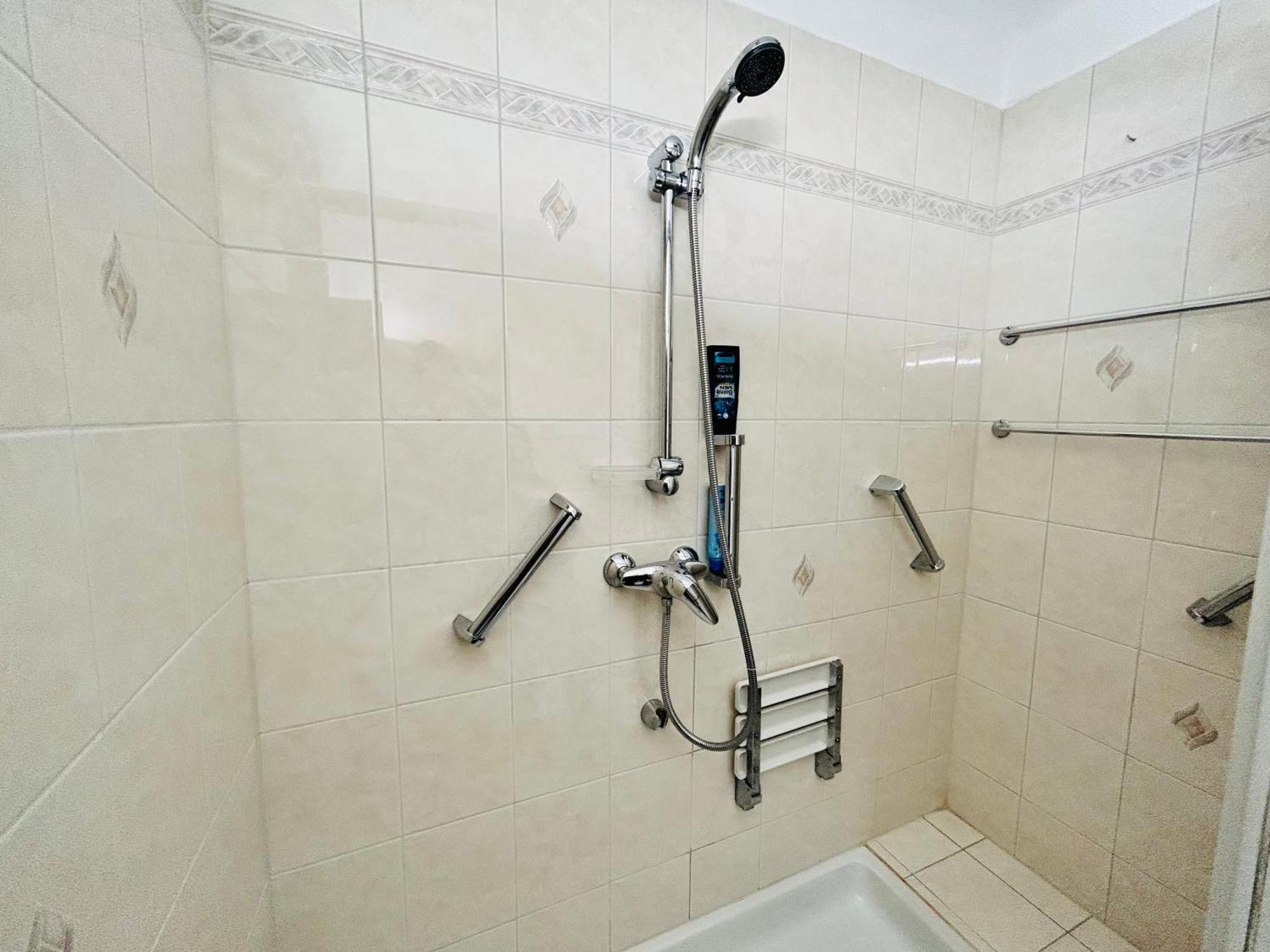 Spacious Flat Near Akh And Metro Apartment Vienna