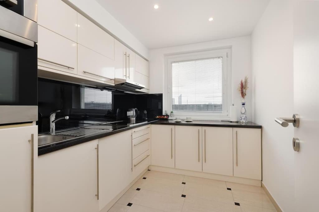 Exclusive 2-bedroom Loft With Scenic Rooftop Views Apartment *