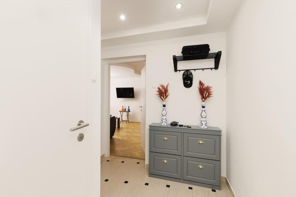 Apartment Exclusive 2-bedroom Loft With Scenic Rooftop Views