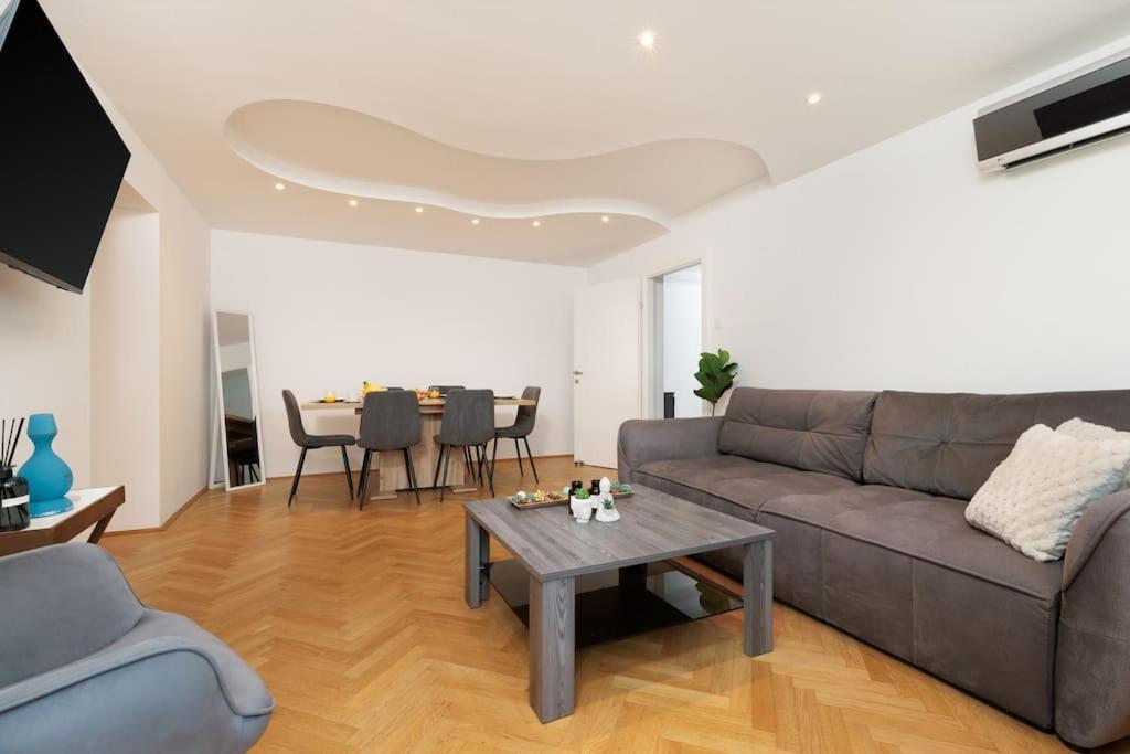Exclusive 2-bedroom Loft With Scenic Rooftop Views Apartment Vienna