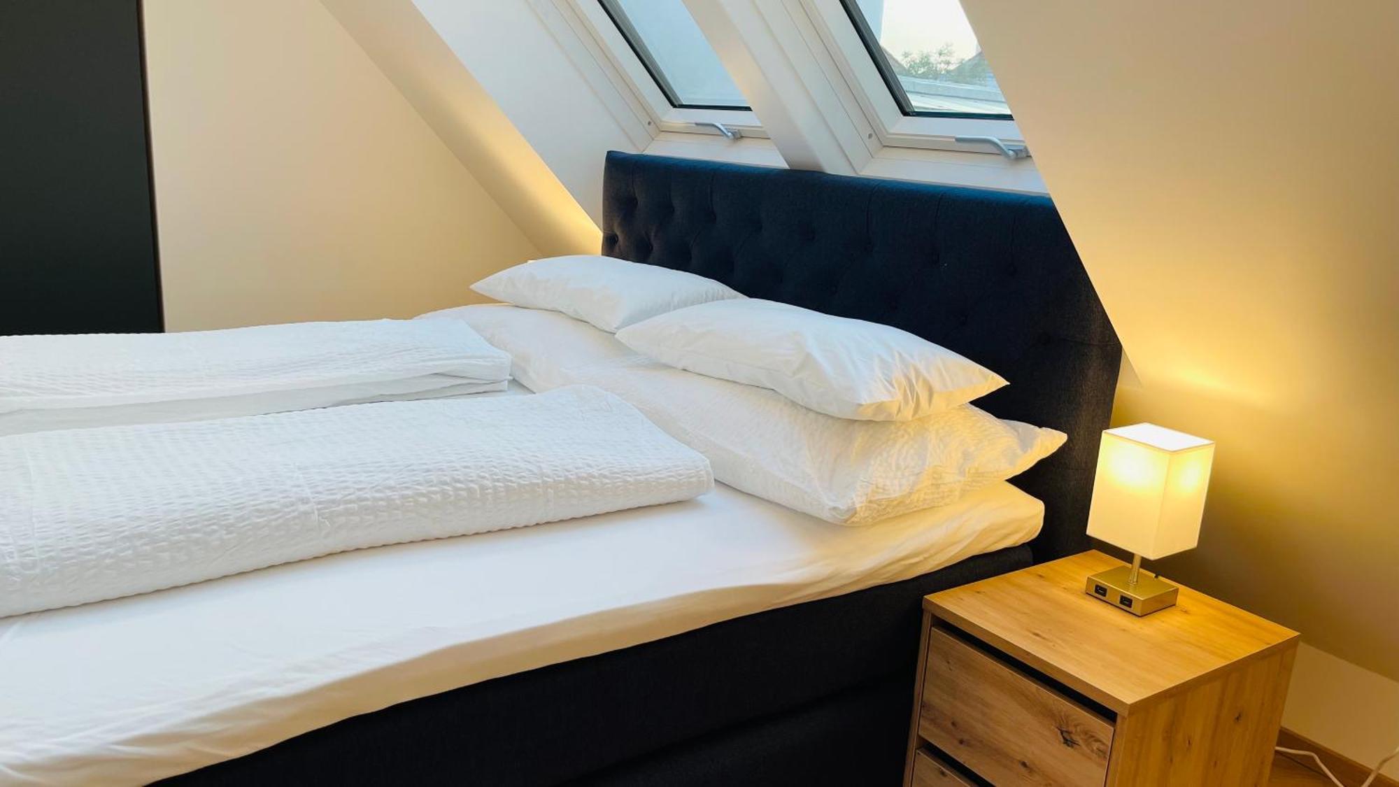 Apartment Spacious Penthouse - 4 For Up To 10 Guests - Contactless Check-in *