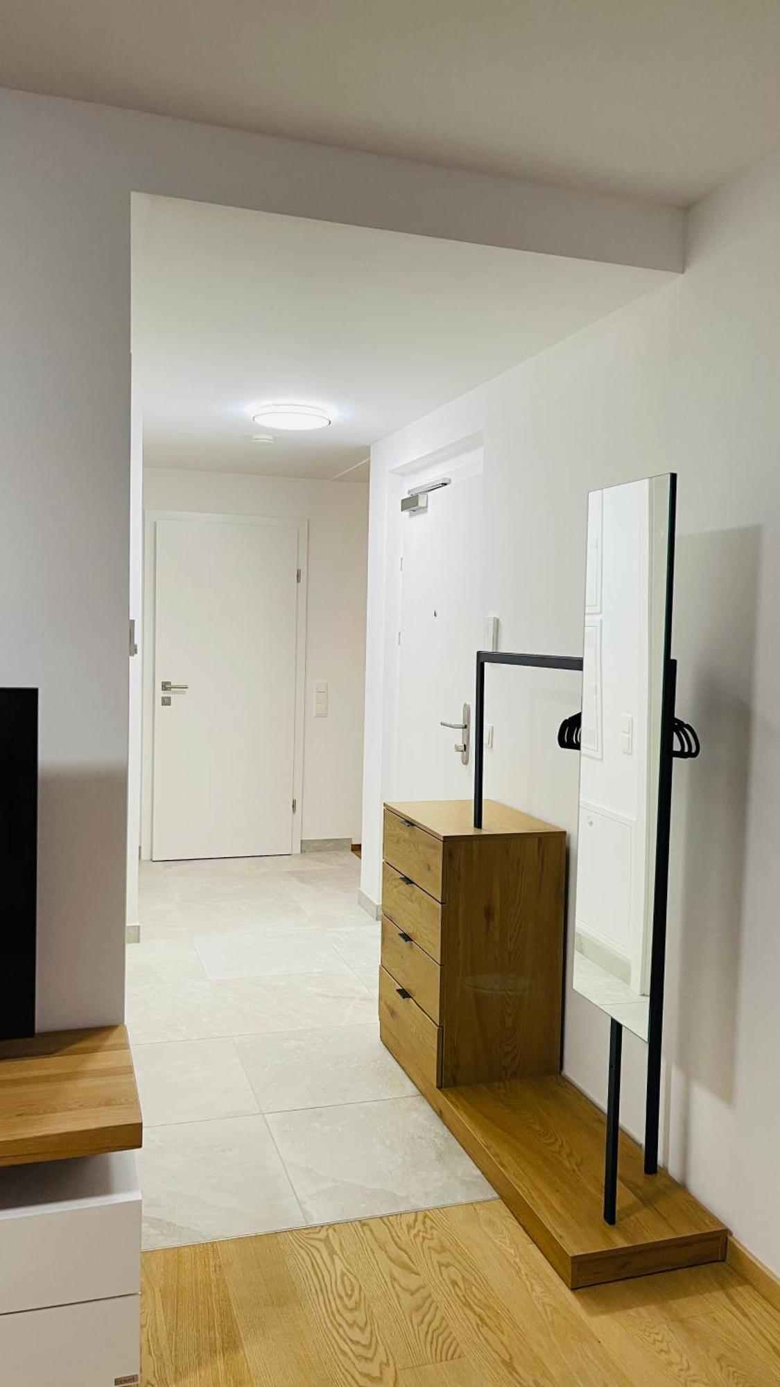 Spacious Penthouse - 4 For Up To 10 Guests - Contactless Check-in Apartment *