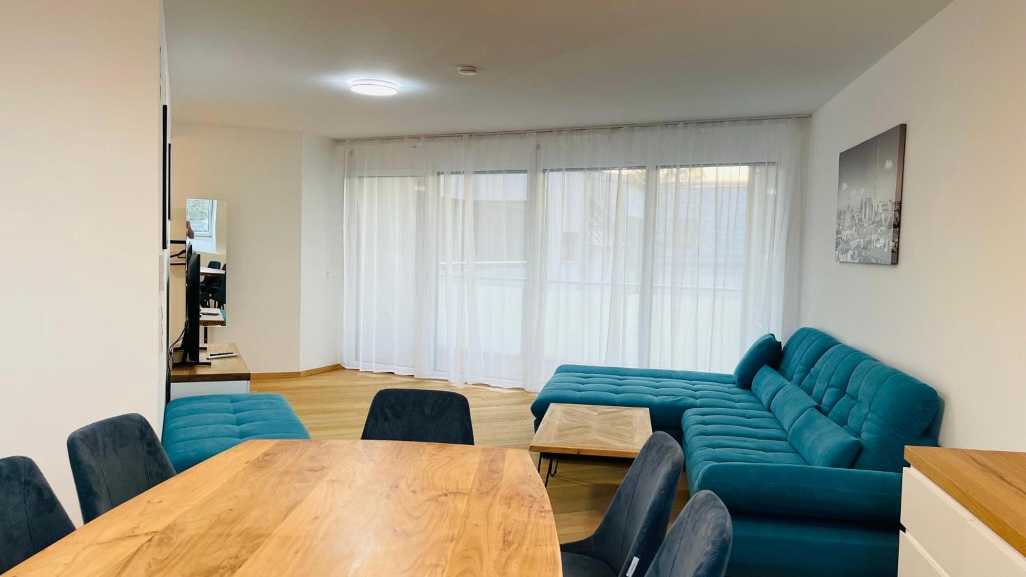 Apartment Spacious Penthouse - 4 For Up To 10 Guests - Contactless Check-in *
