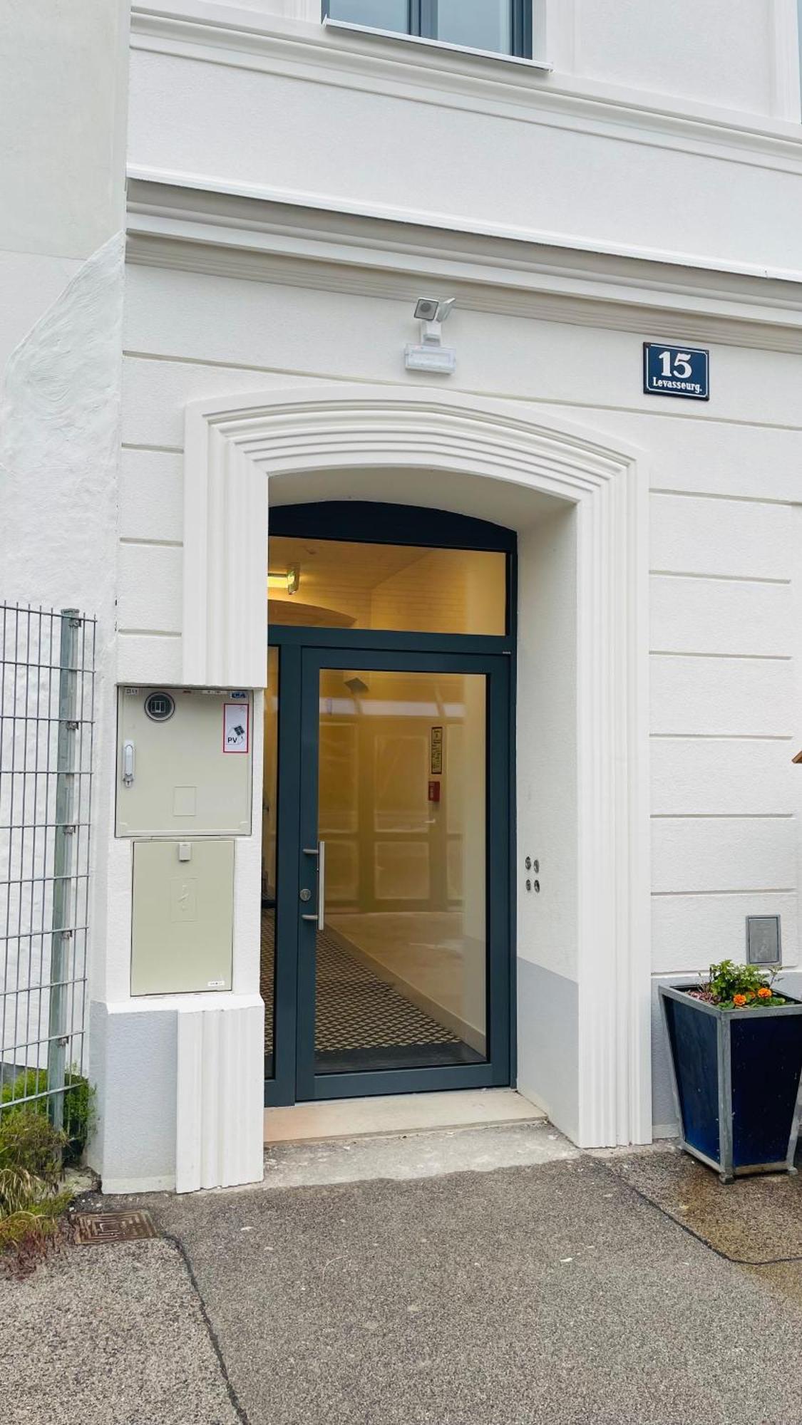 Spacious Penthouse - 4 For Up To 10 Guests - Contactless Check-in