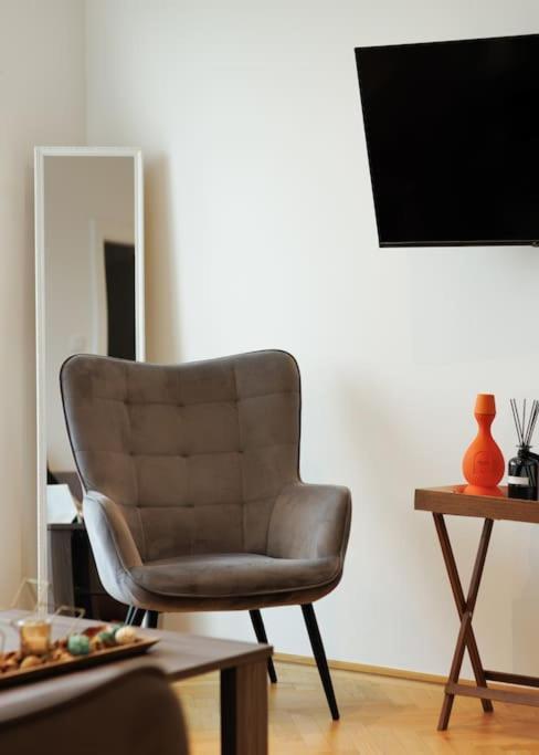 Exclusive 2-bedroom Loft With Scenic Rooftop Views Vienna