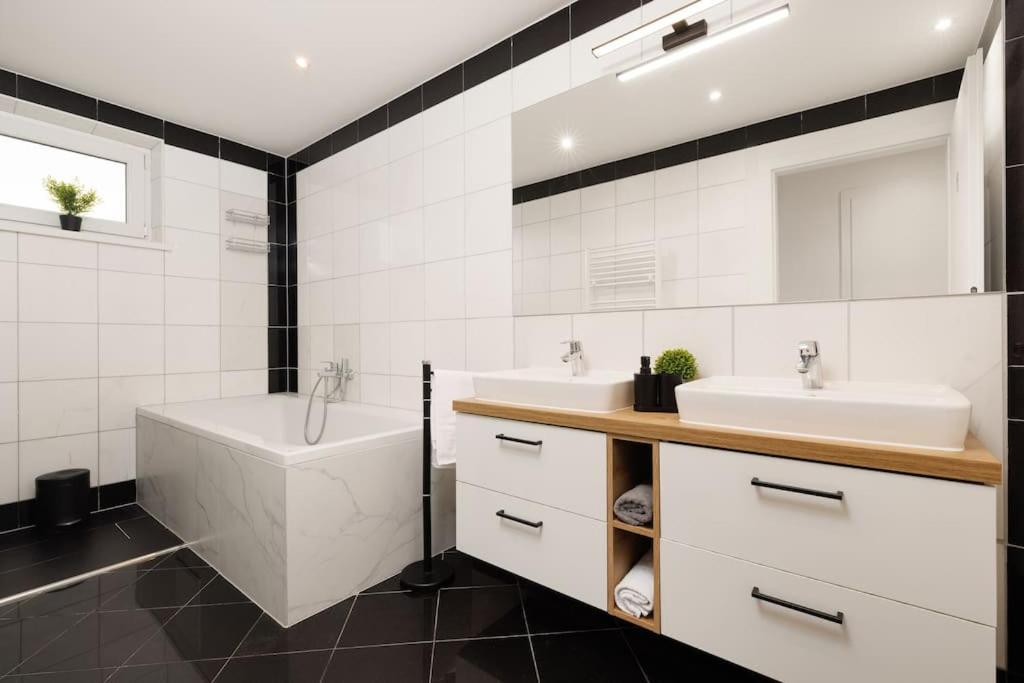 Exclusive 2-bedroom Loft With Scenic Rooftop Views