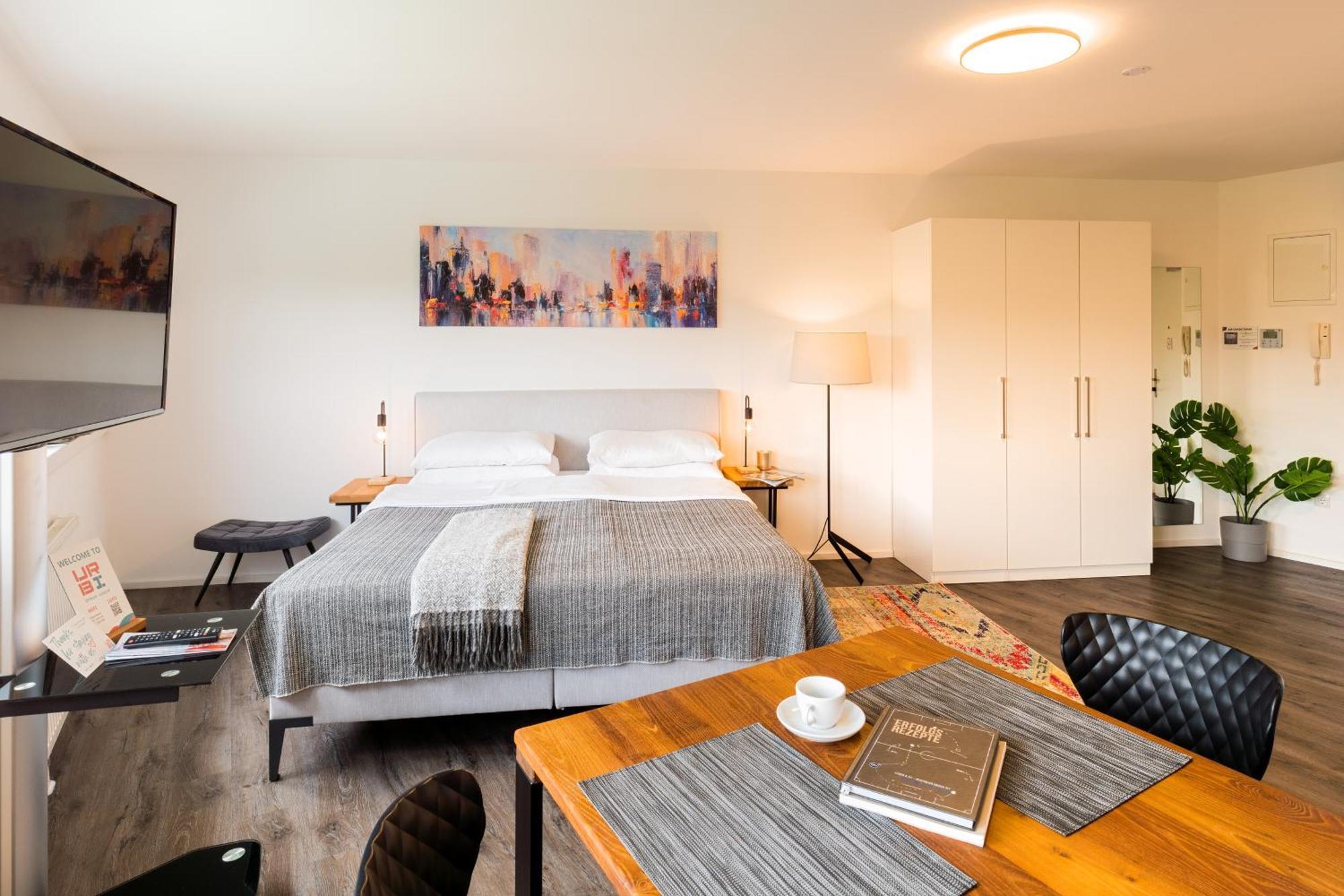 Urban Island I Riverside Apartment *