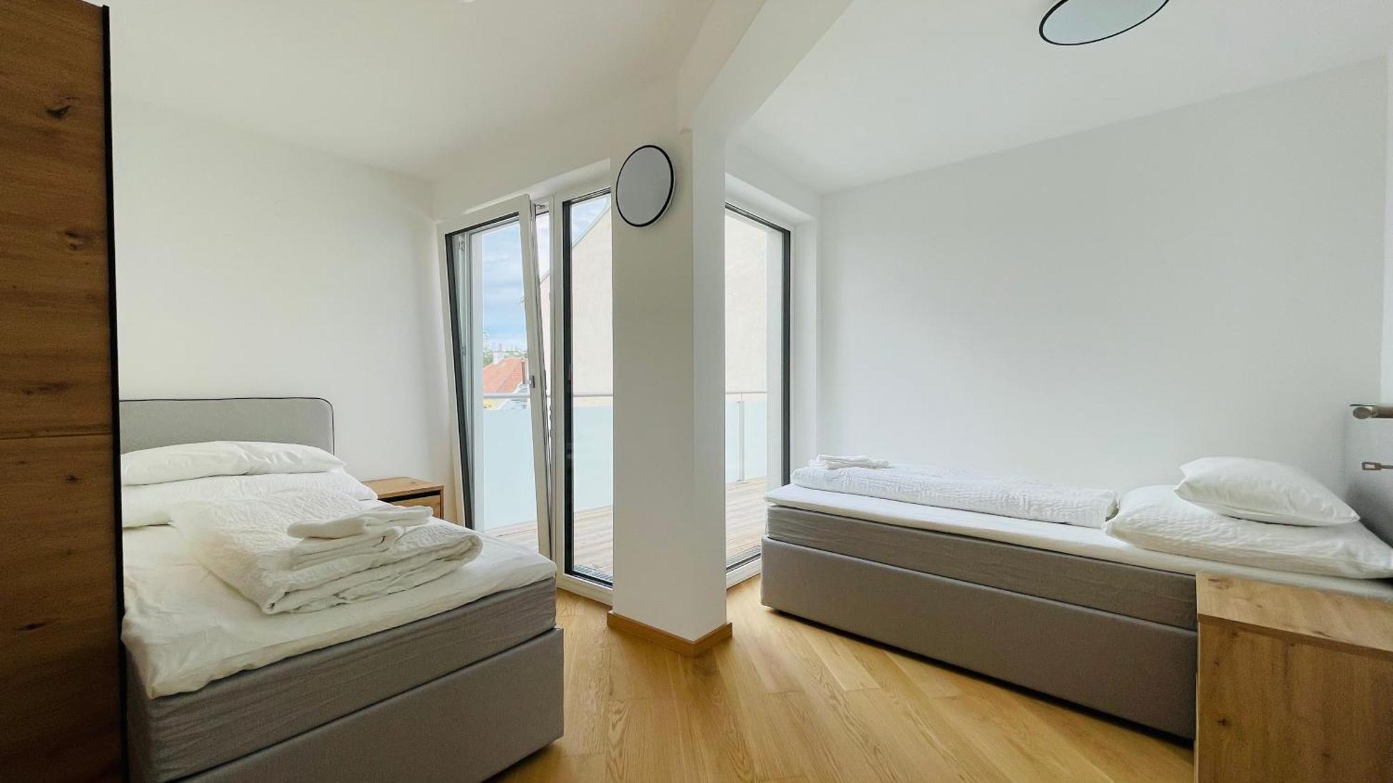 Spacious Penthouse - 4 For Up To 10 Guests - Contactless Check-in * Vienna