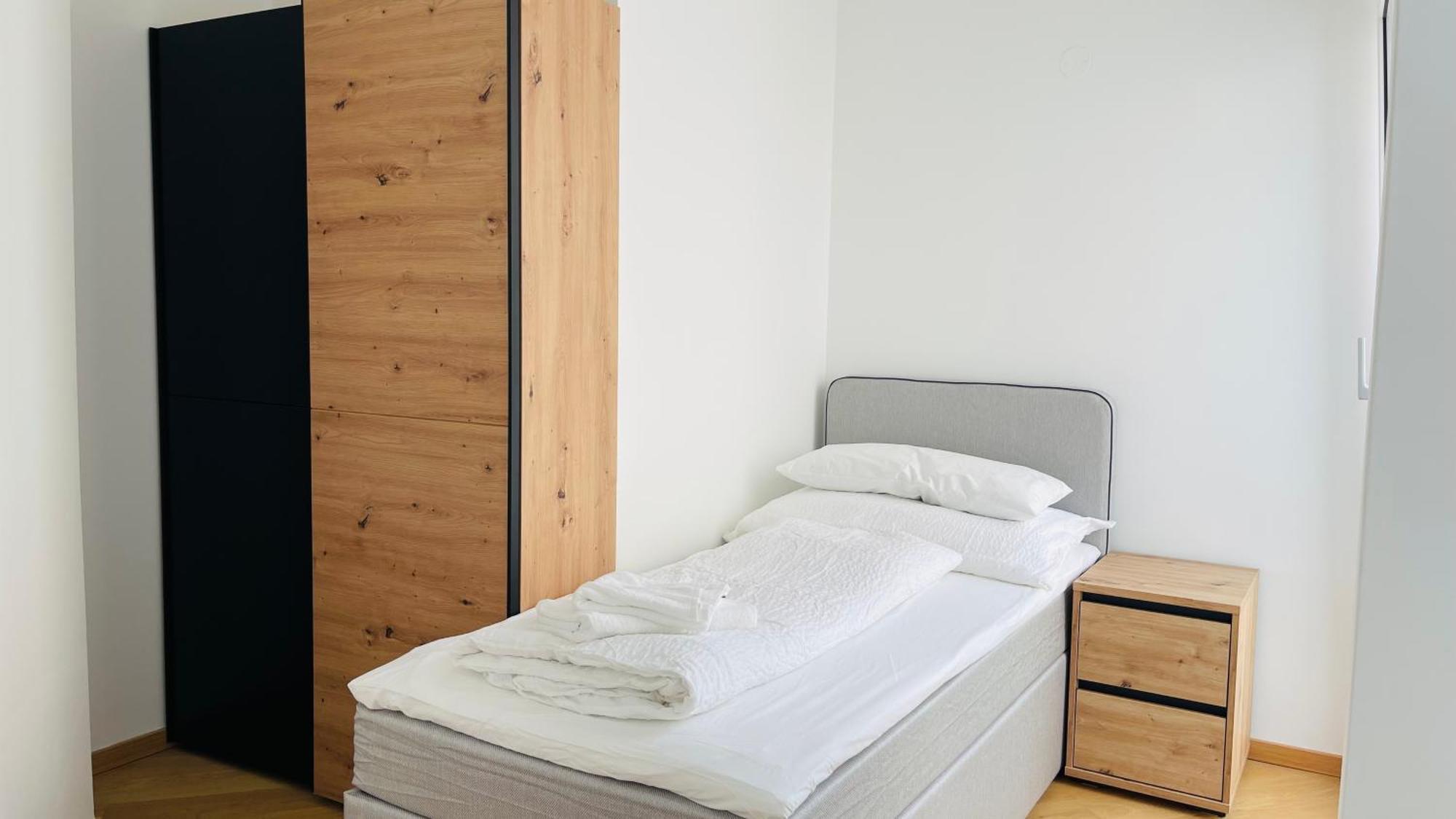 Spacious Penthouse - 4 For Up To 10 Guests - Contactless Check-in Apartment