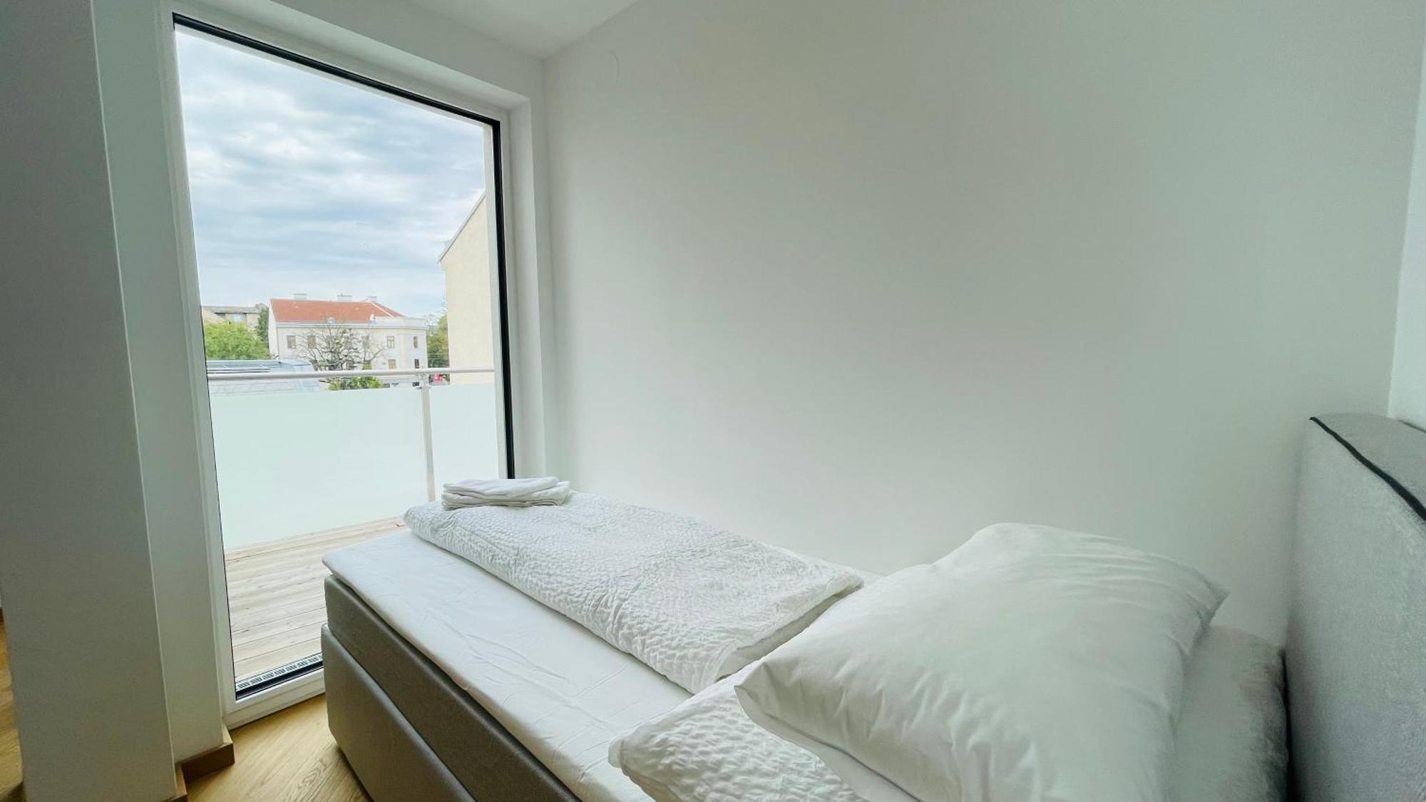 Apartment Spacious Penthouse - 4 For Up To 10 Guests - Contactless Check-in *