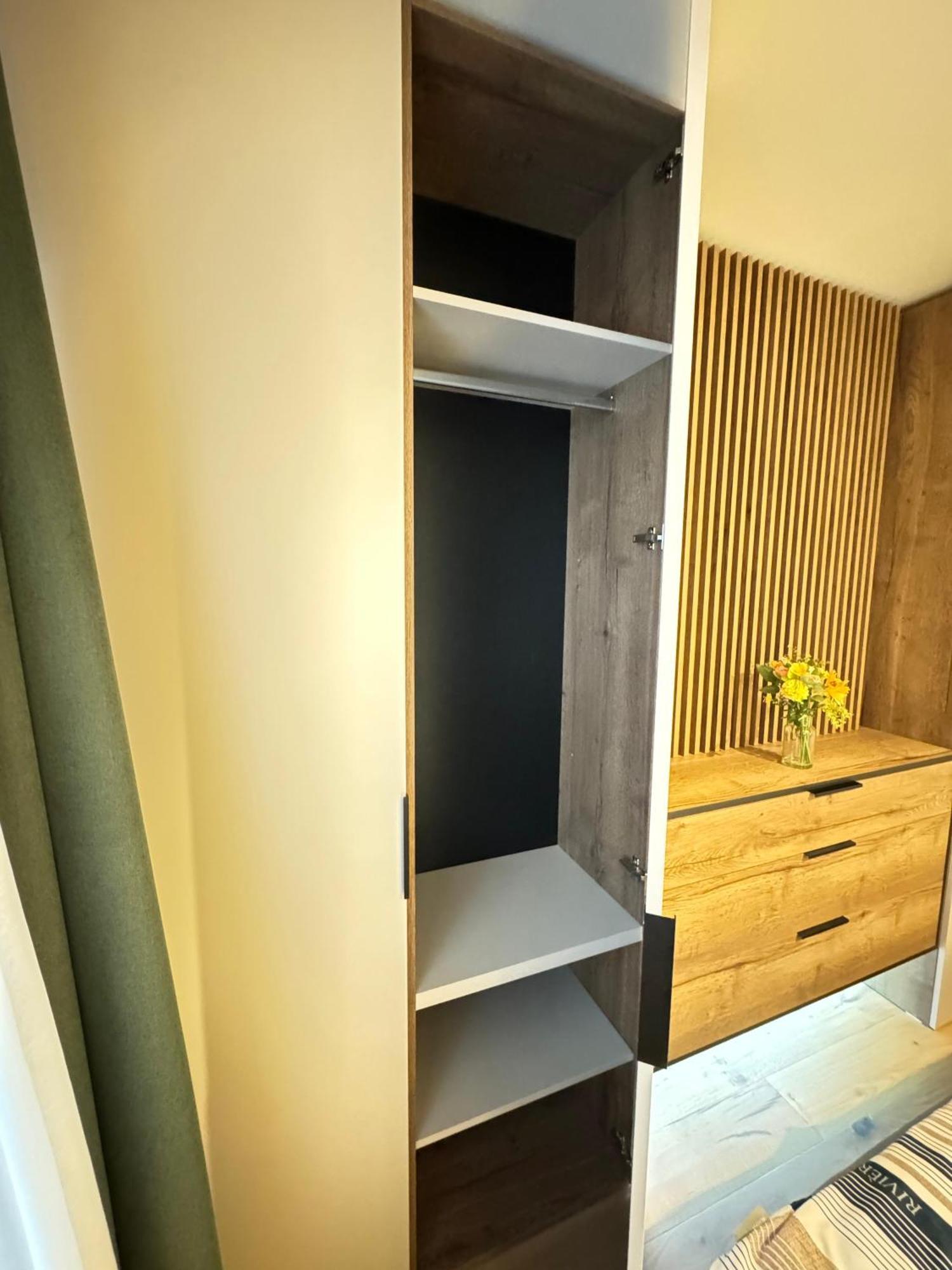 Apartment 4 - - Center *