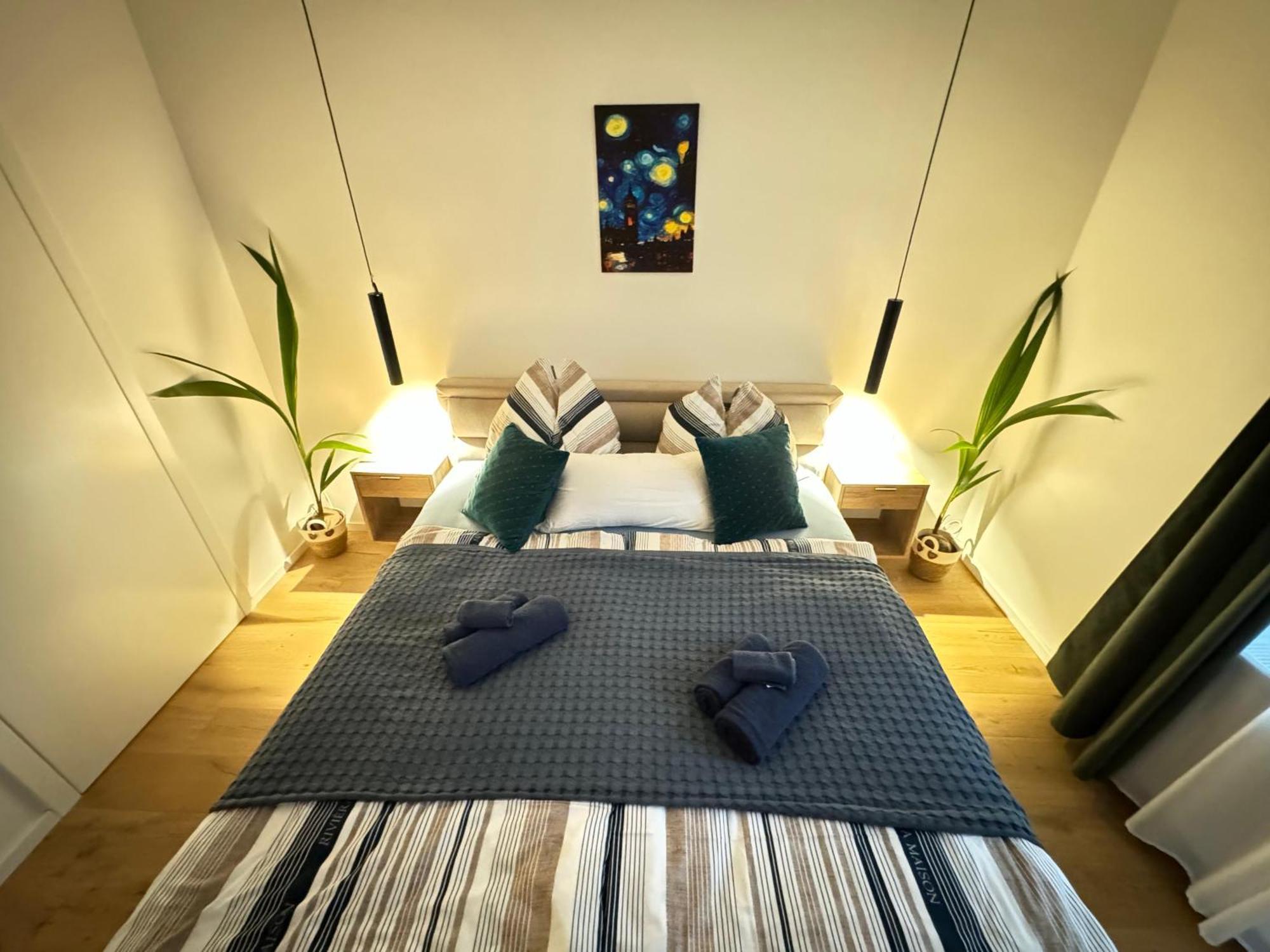 4 - - Center Apartment *