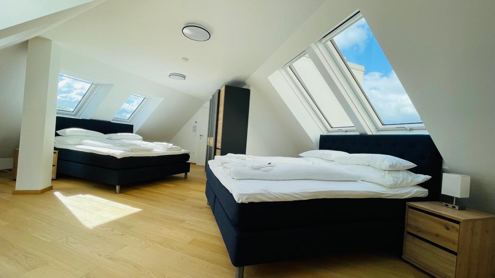 Spacious Penthouse - 4 For Up To 10 Guests - Contactless Check-in *