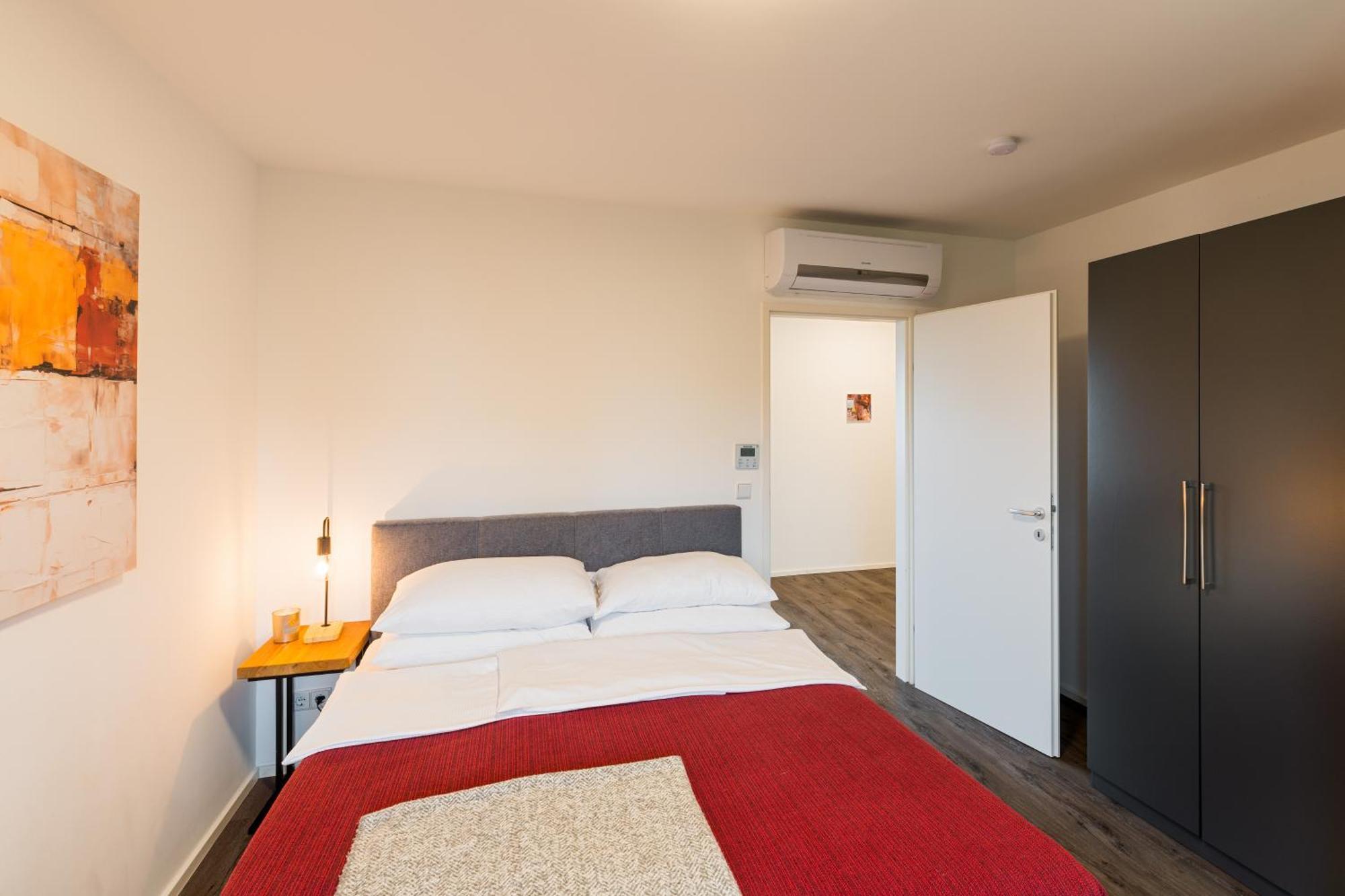 Urban Island I Riverside Apartment Vienna