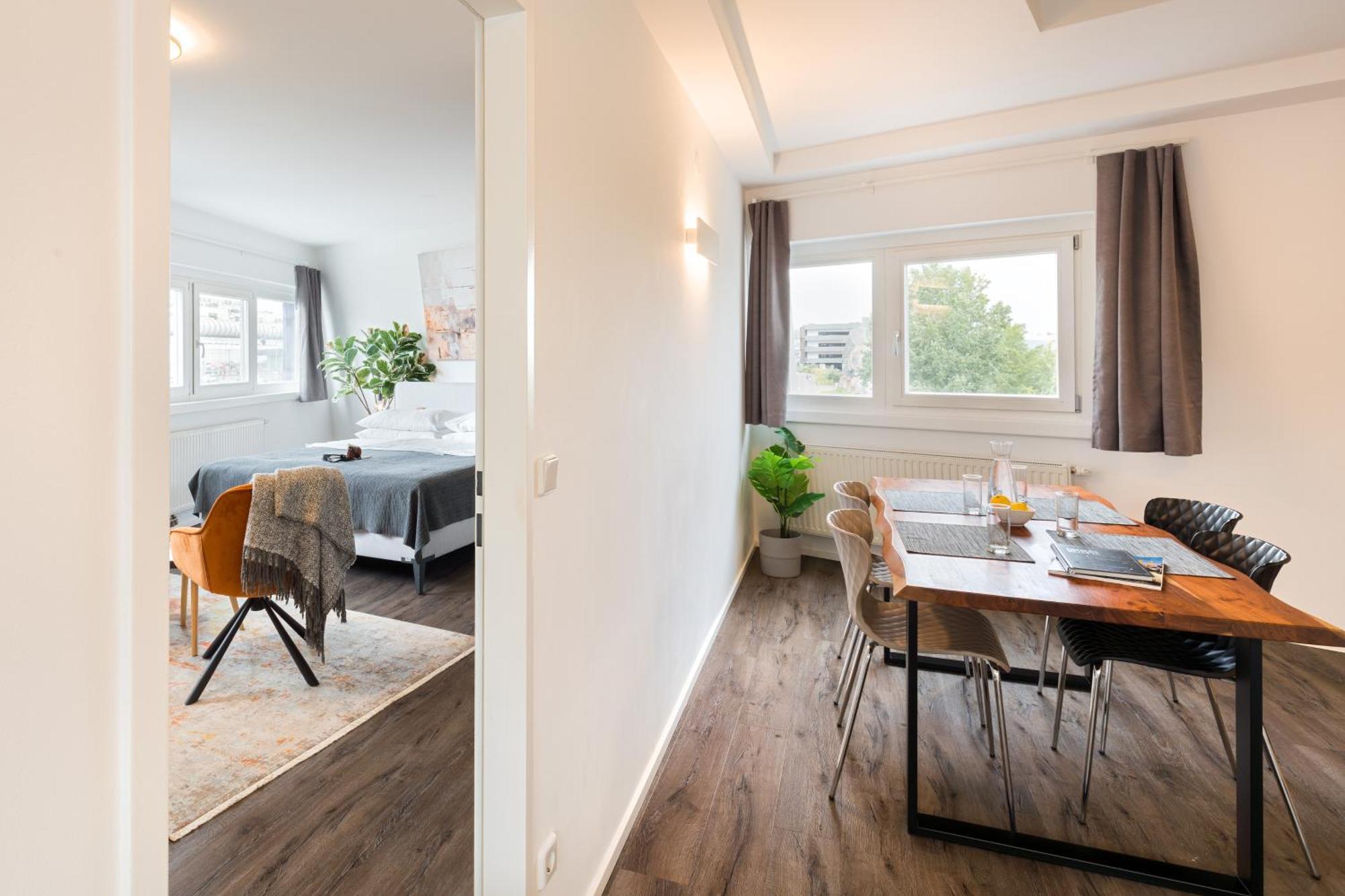 Urban Island I Riverside Apartment