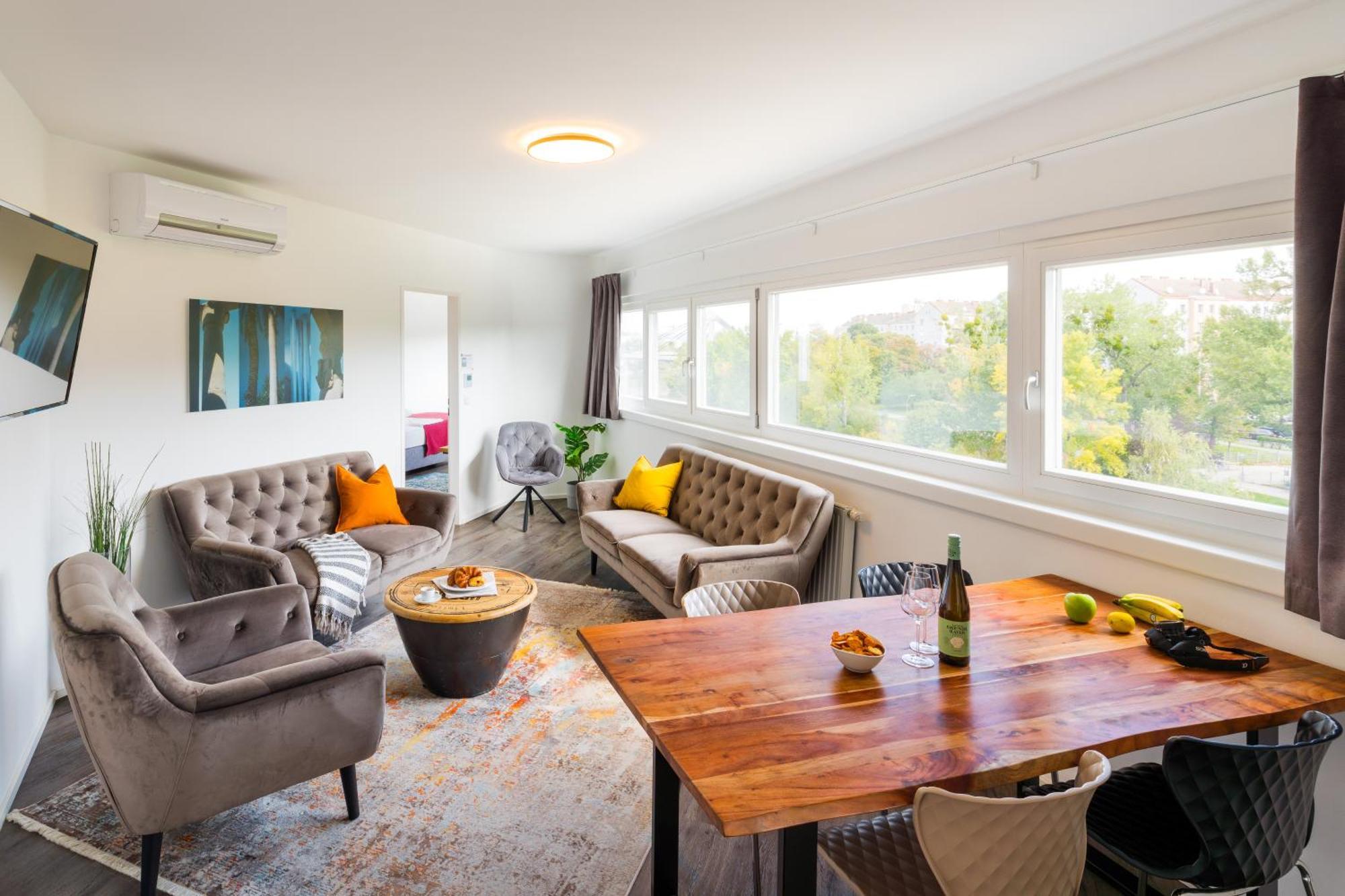 Urban Island I Riverside Apartment *
