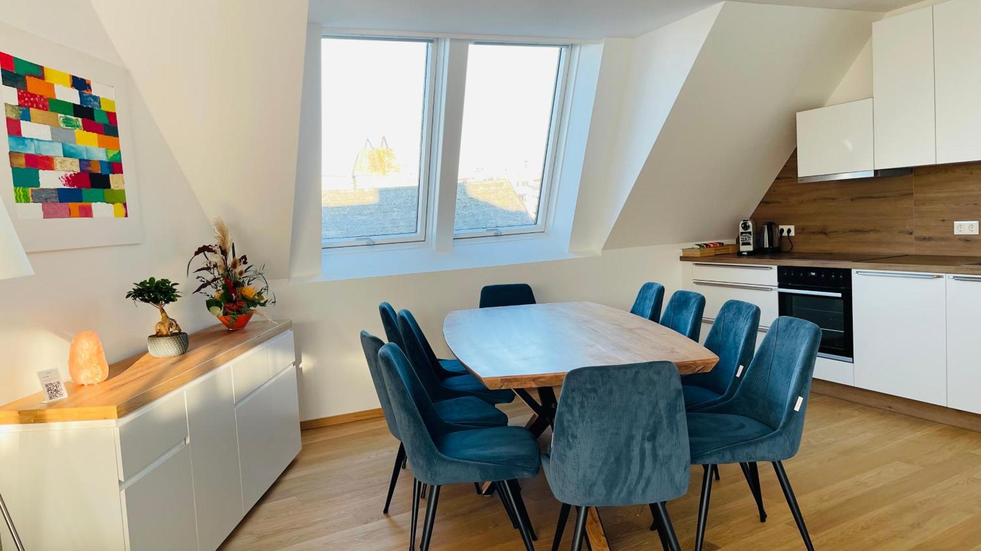 Apartment Spacious Penthouse - 4 For Up To 10 Guests - Contactless Check-in *