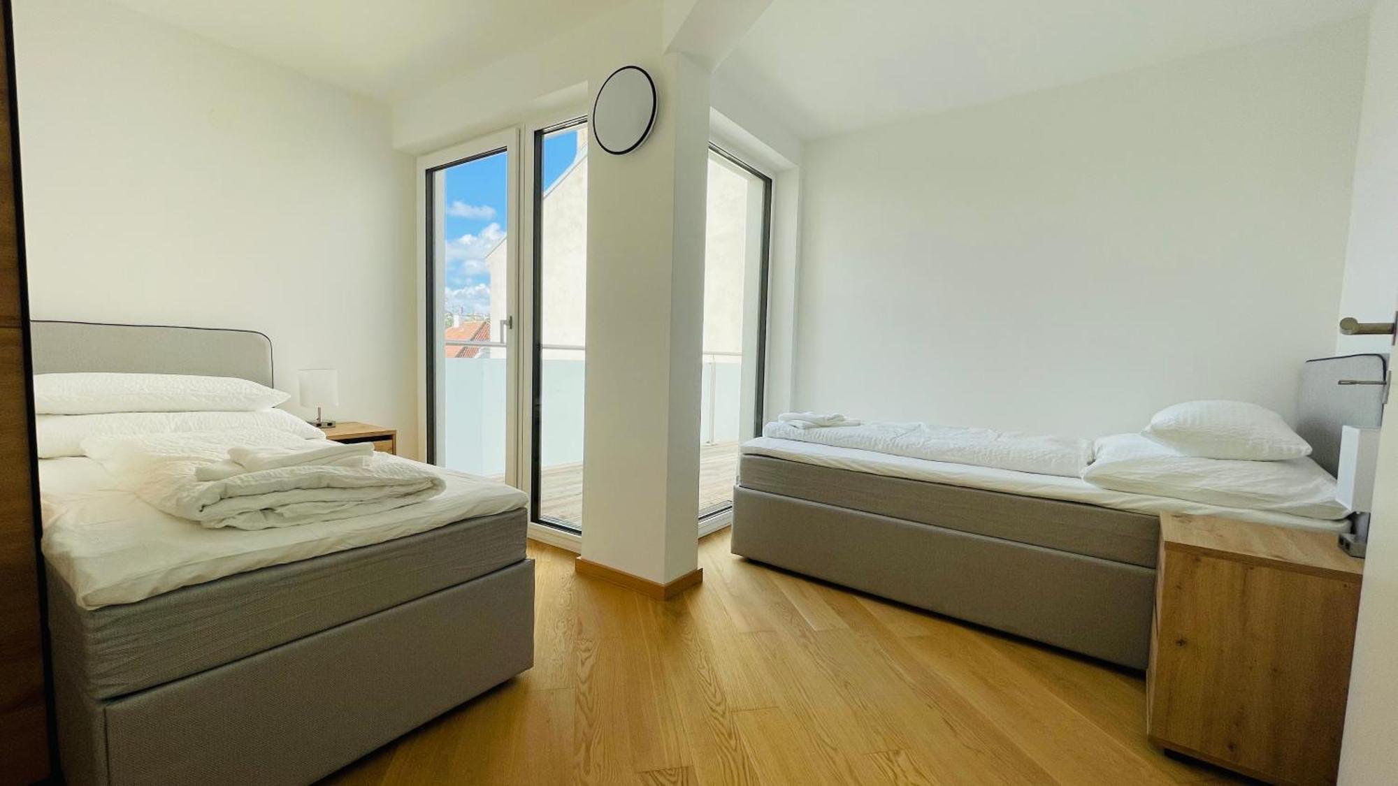 Spacious Penthouse - 4 For Up To 10 Guests - Contactless Check-in *