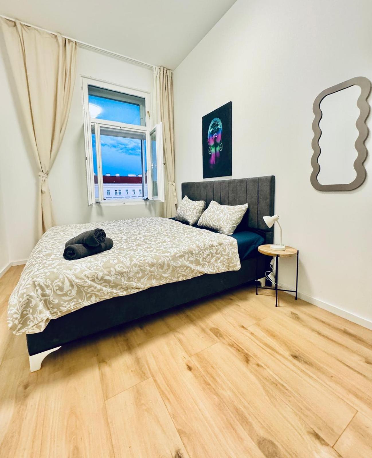 Apartment 4br Shared With View Only 7- Min To Westbahnhof Wien