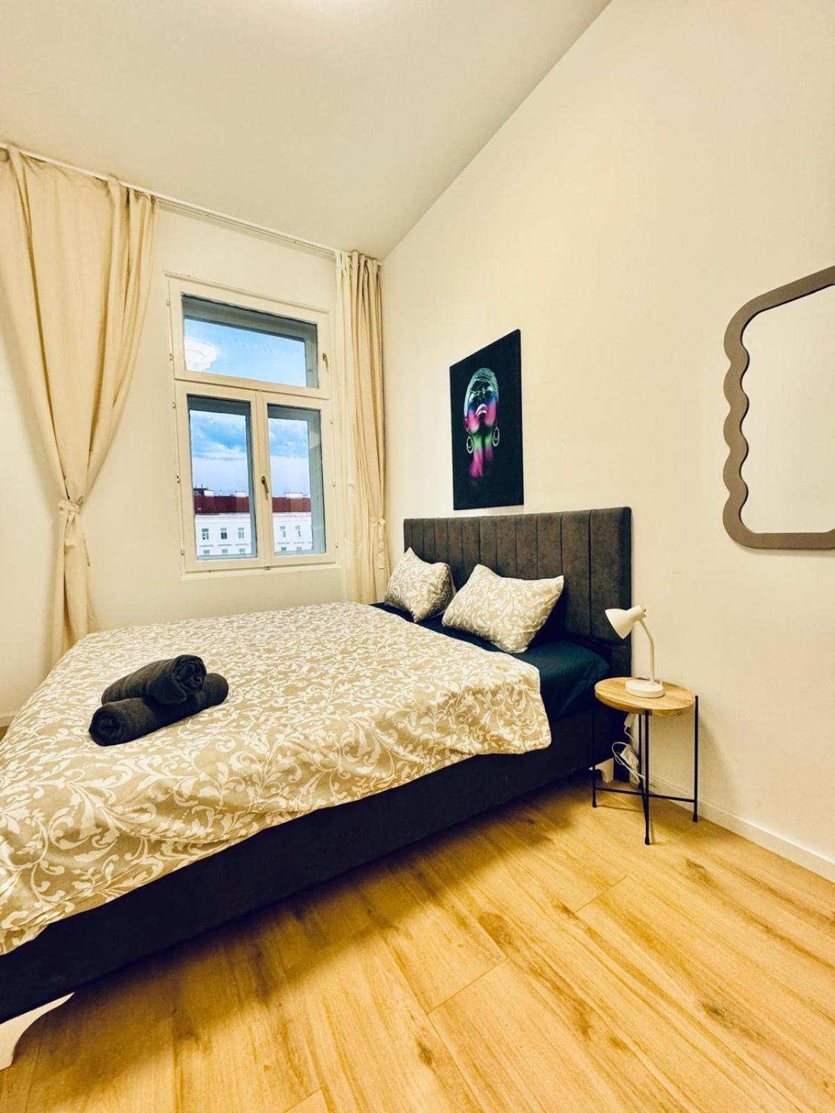 Apartment 4br Shared With View Only 7- Min To Westbahnhof