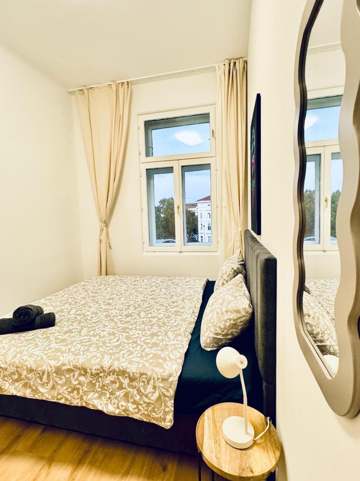 Apartment 4br Shared With View Only 7- Min To Westbahnhof Wien