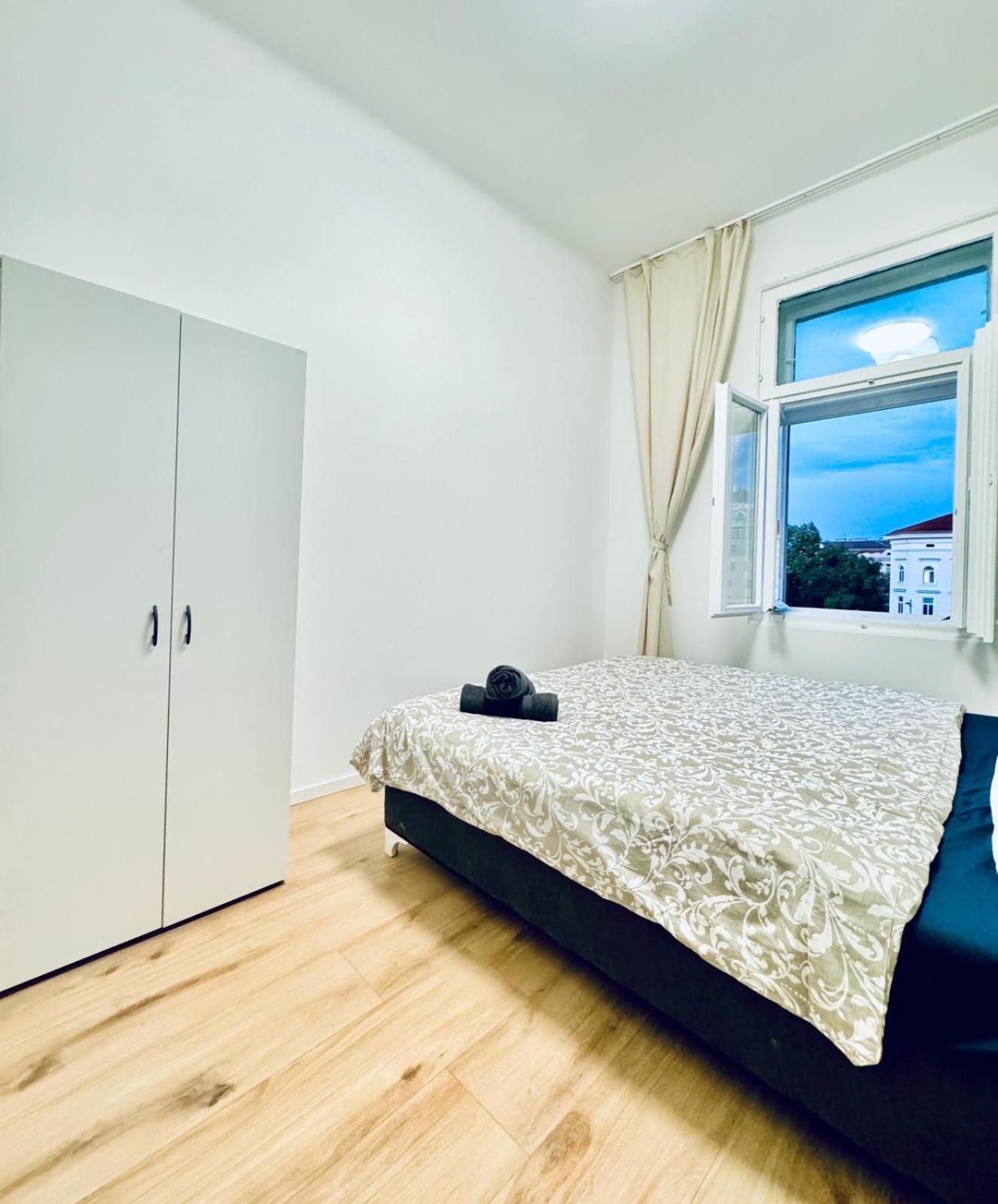 Apartment 4br Shared With View Only 7- Min To Westbahnhof Wien