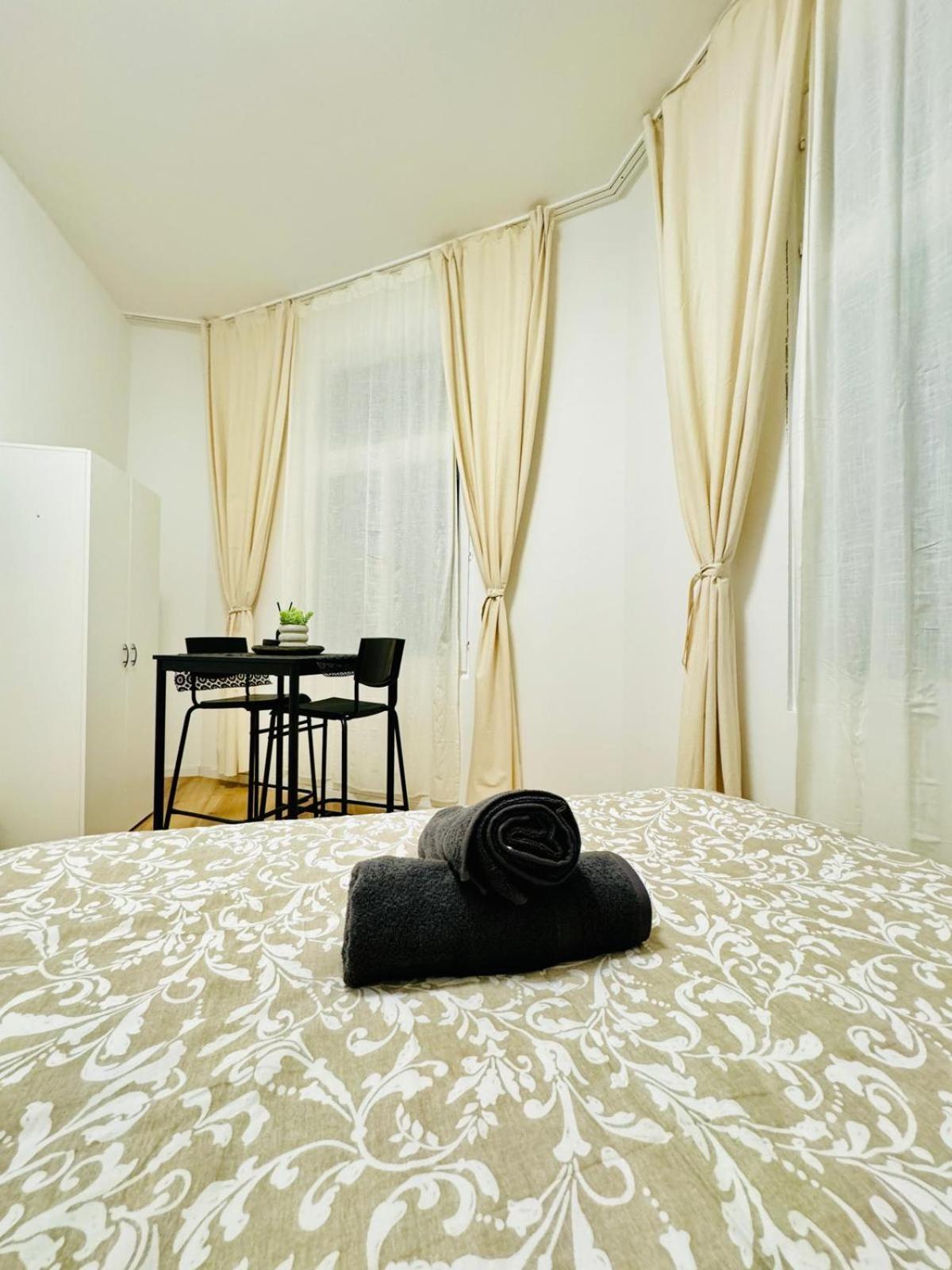 4br Shared With View Only 7- Min To Westbahnhof * Wien