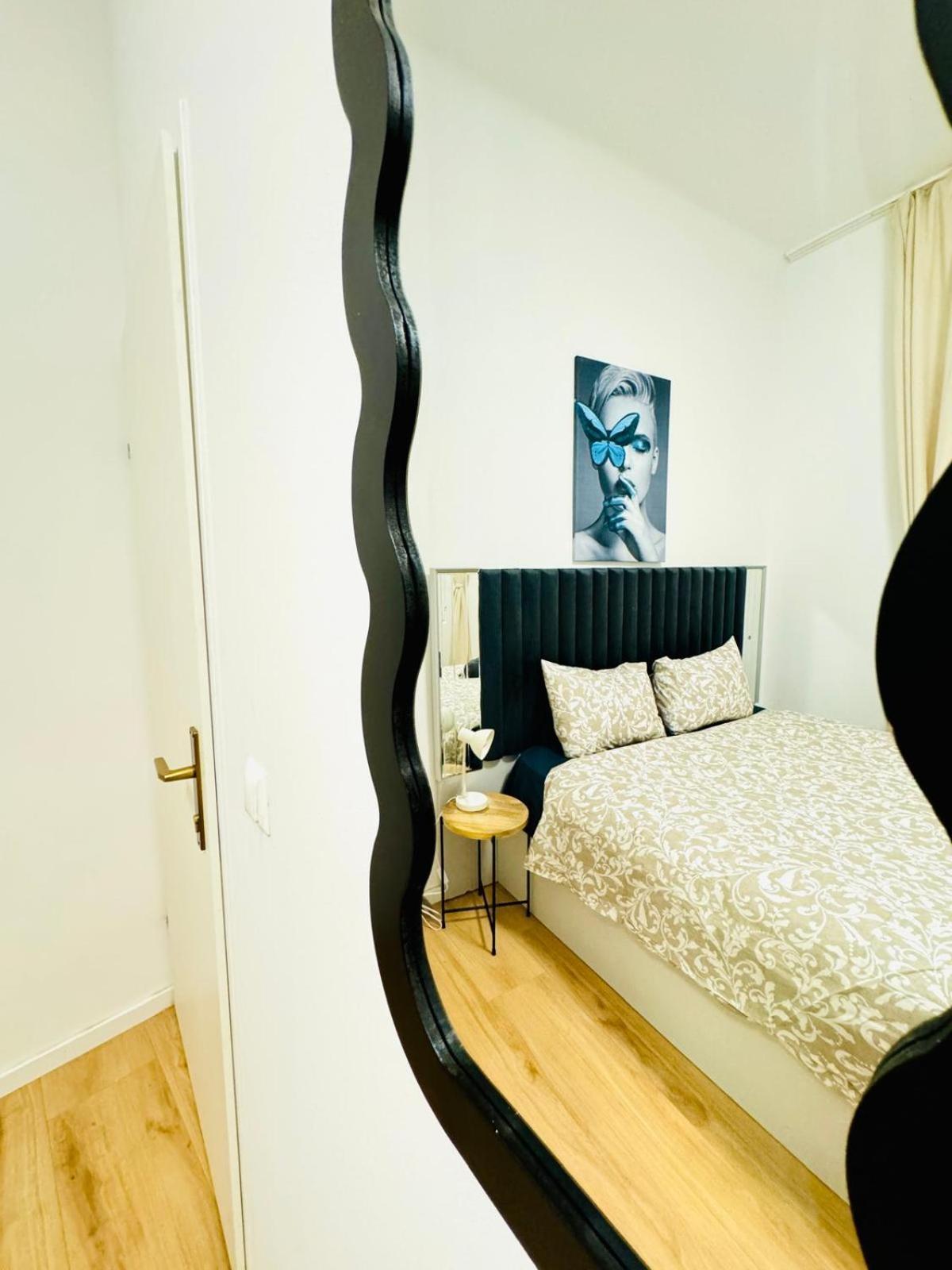 Apartment 4br Shared With View Only 7- Min To Westbahnhof