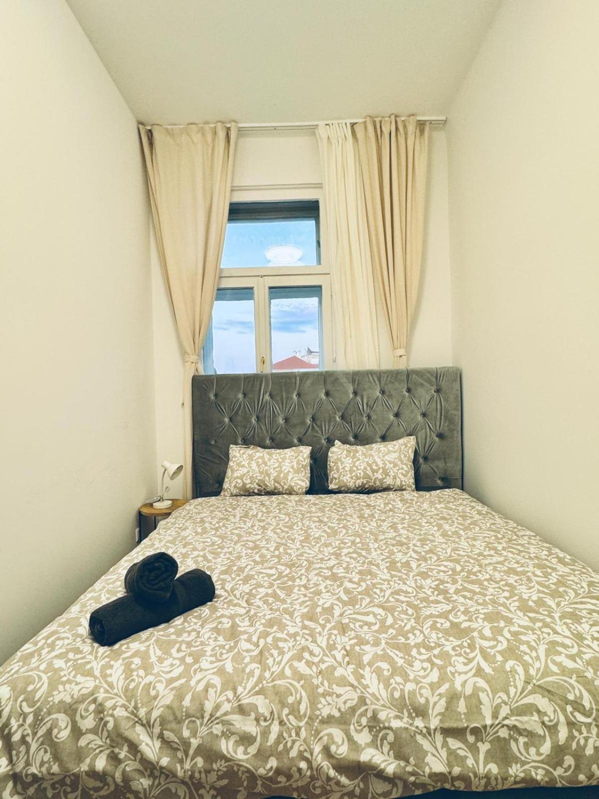 Apartment 4br Shared With View Only 7- Min To Westbahnhof
