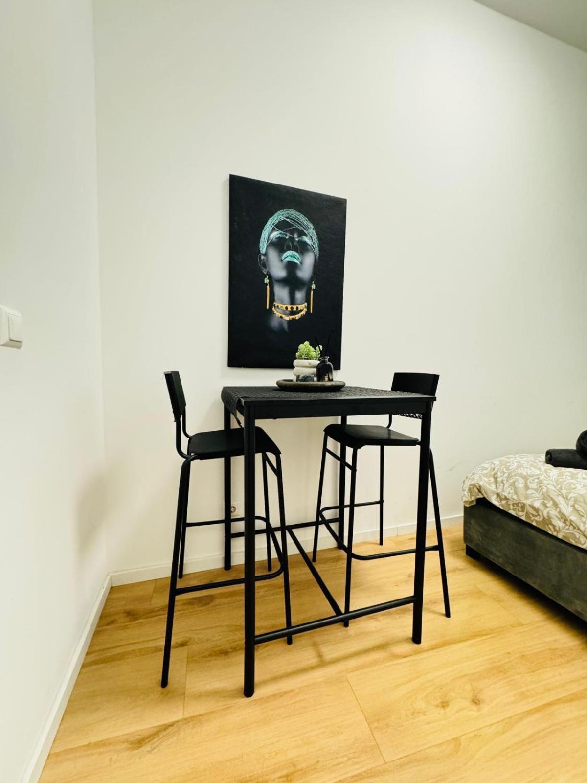 4br Shared With View Only 7- Min To Westbahnhof Wien