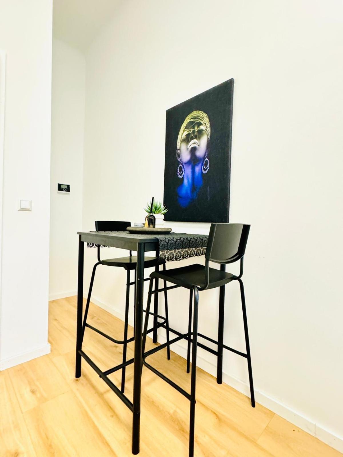 Apartment 4br Shared With View Only 7- Min To Westbahnhof *