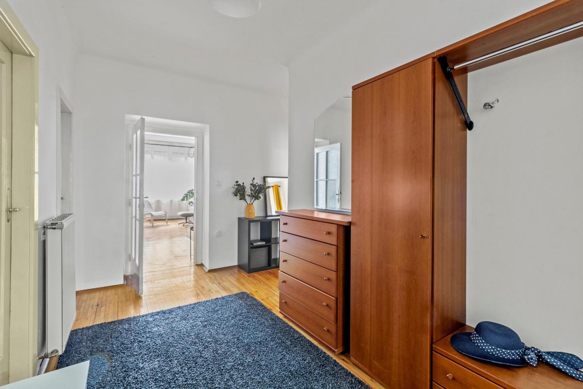 Zentrale Fuer 12 Gaeste - 4 Schlafzimmer *