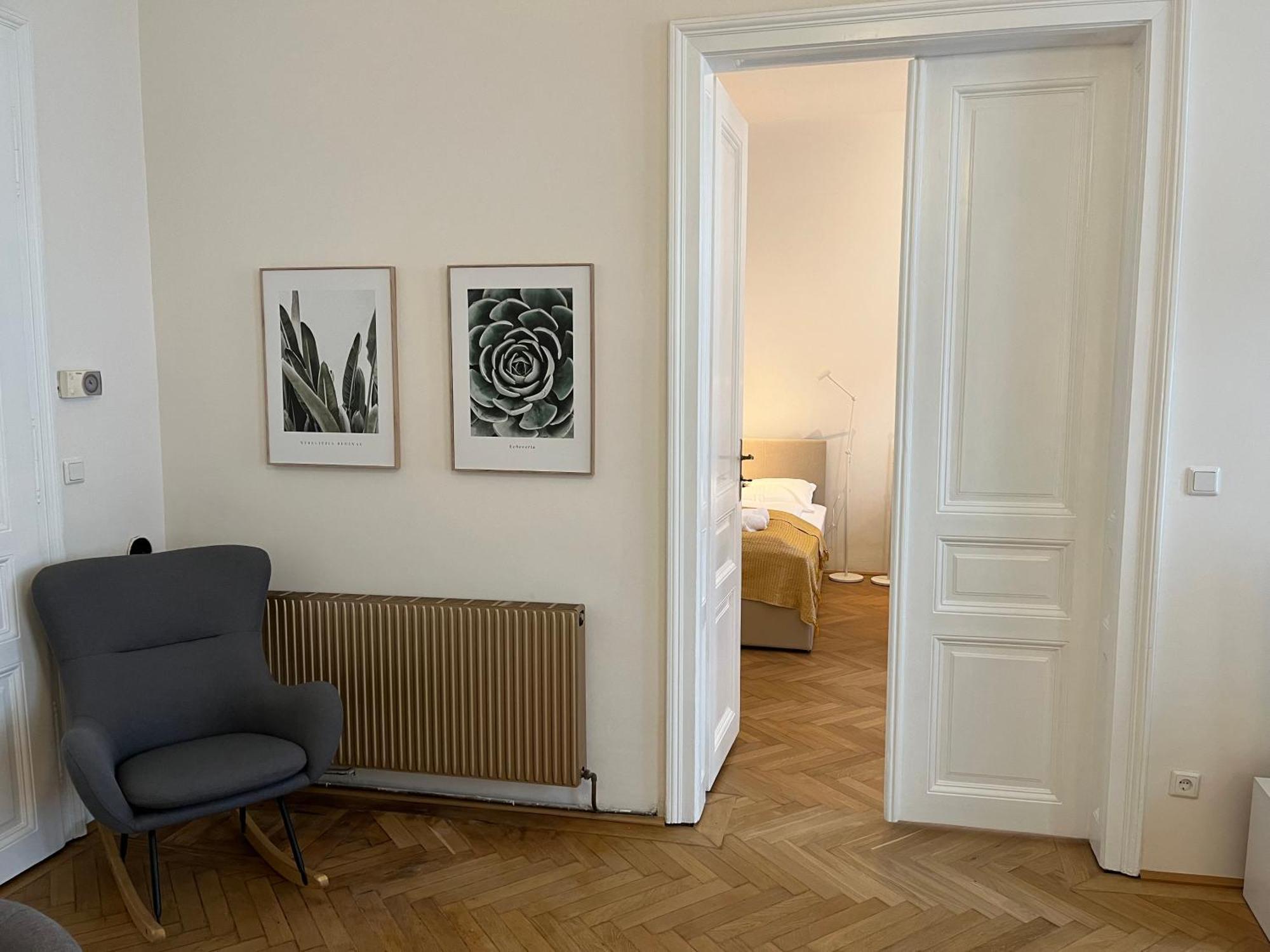 Grosszuegiger Wiener Altbau Gleich Neben Schoenbrunn Appartamento Vienna