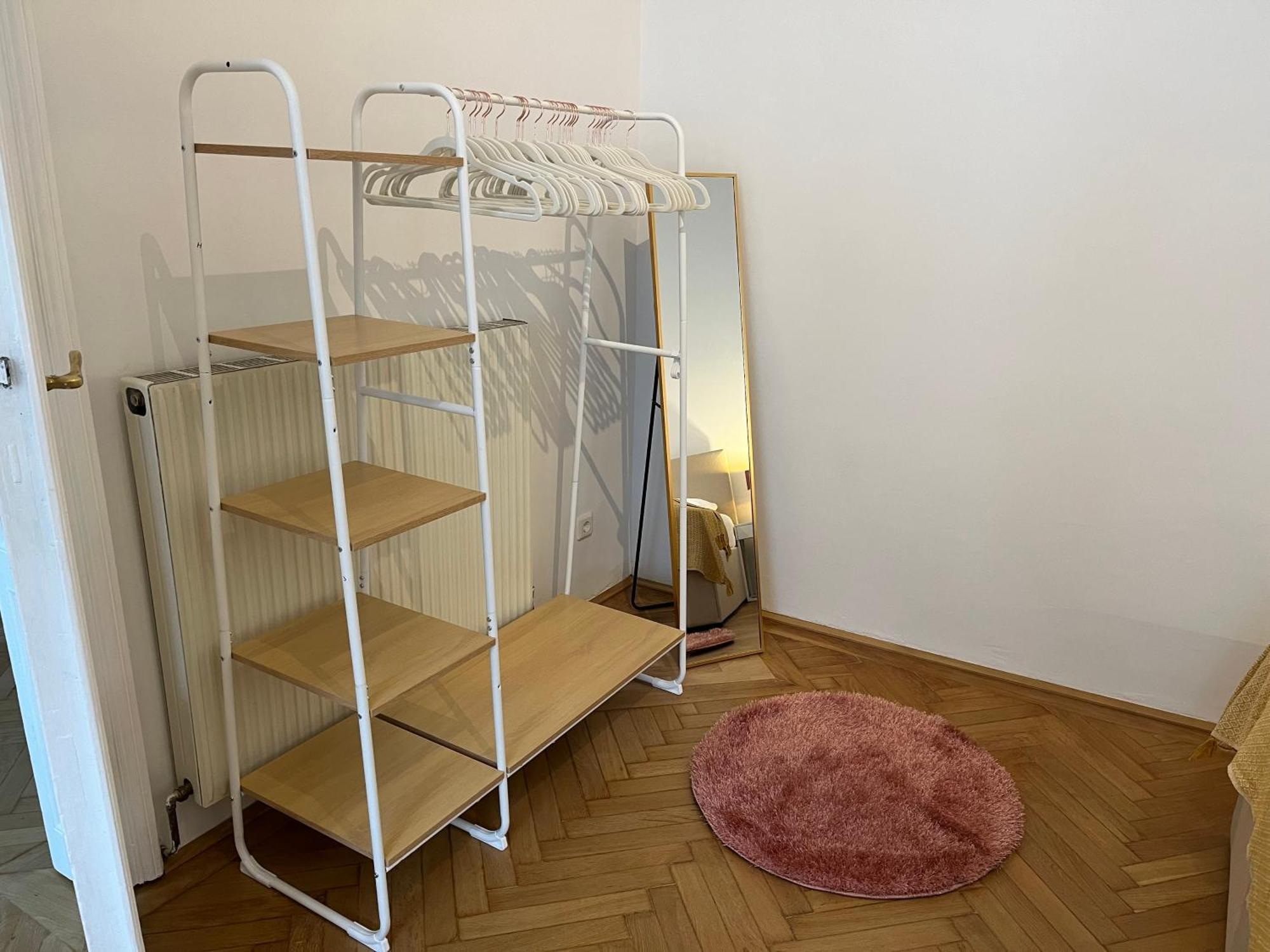 Grosszuegiger Wiener Altbau Gleich Neben Schoenbrunn