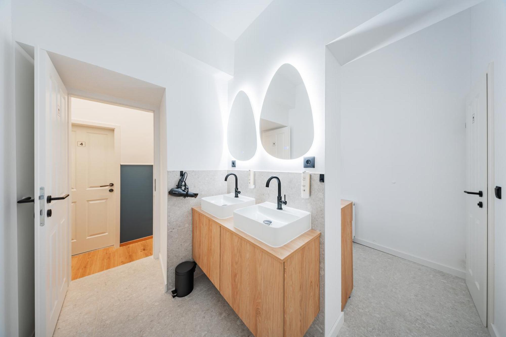 Rive By Home1 Albergue *