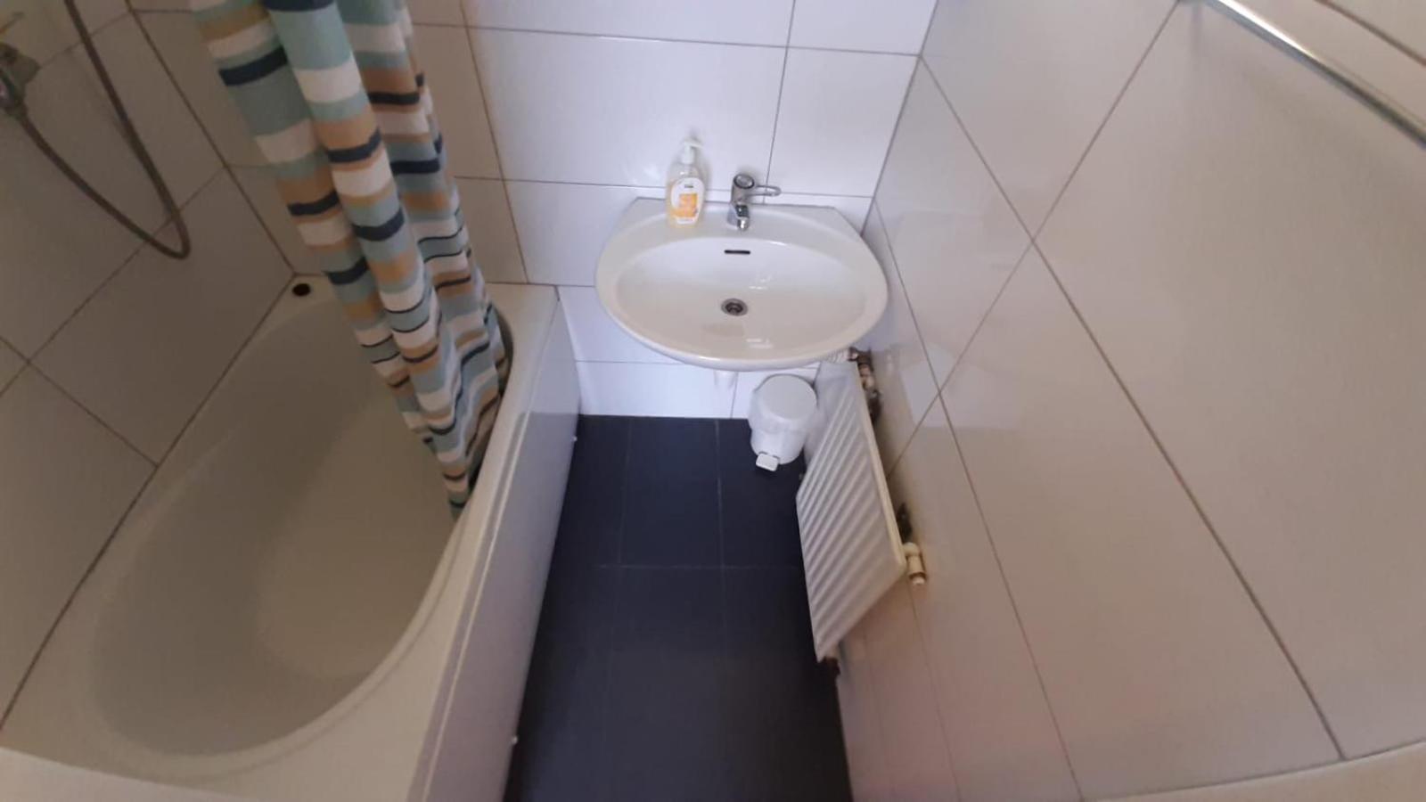 Monterooms Schoenbrunn 10 Minutes To Downtown Homestay *