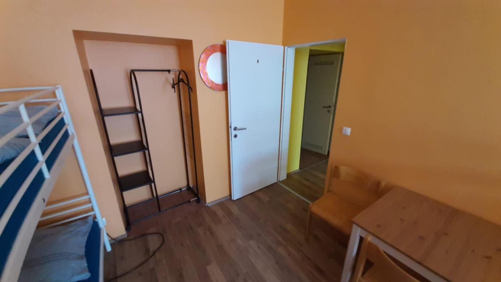 Monterooms Schoenbrunn 10 Minutes To Downtown Homestay