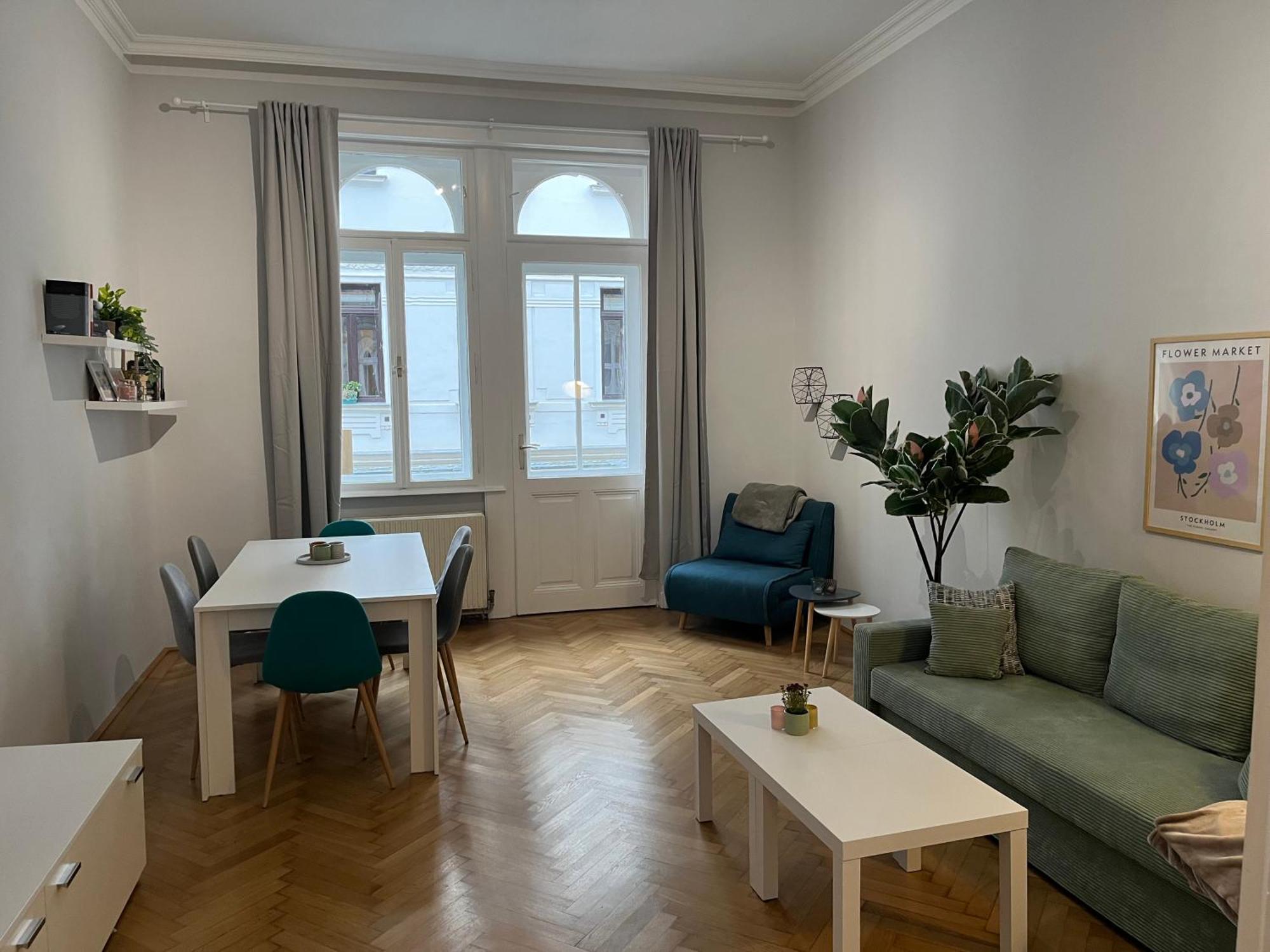 Grosszuegiger Wiener Altbau Gleich Neben Schoenbrunn * Vienna