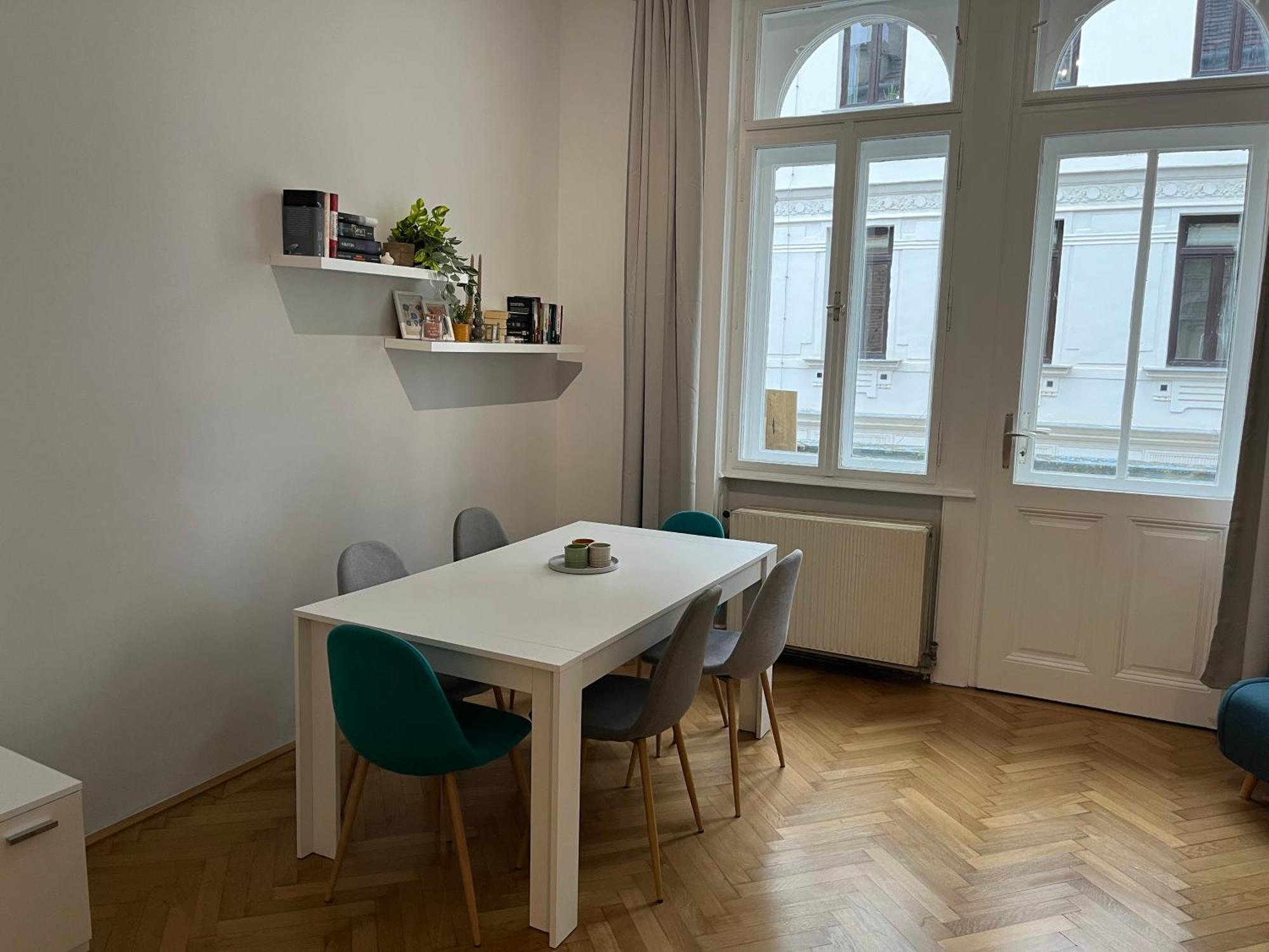 Grosszuegiger Wiener Altbau Gleich Neben Schoenbrunn *