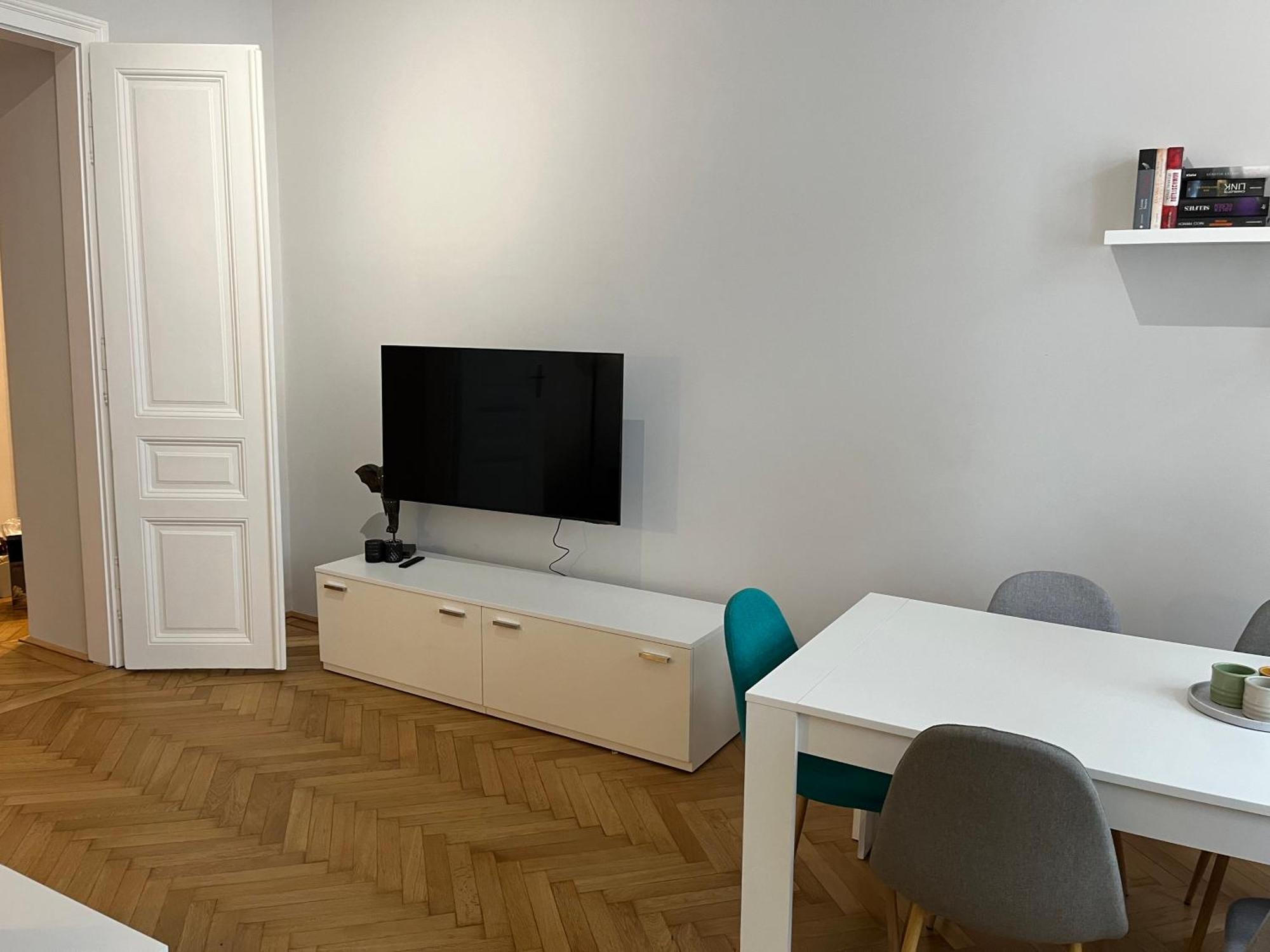 Appartamento Grosszuegiger Wiener Altbau Gleich Neben Schoenbrunn Vienna