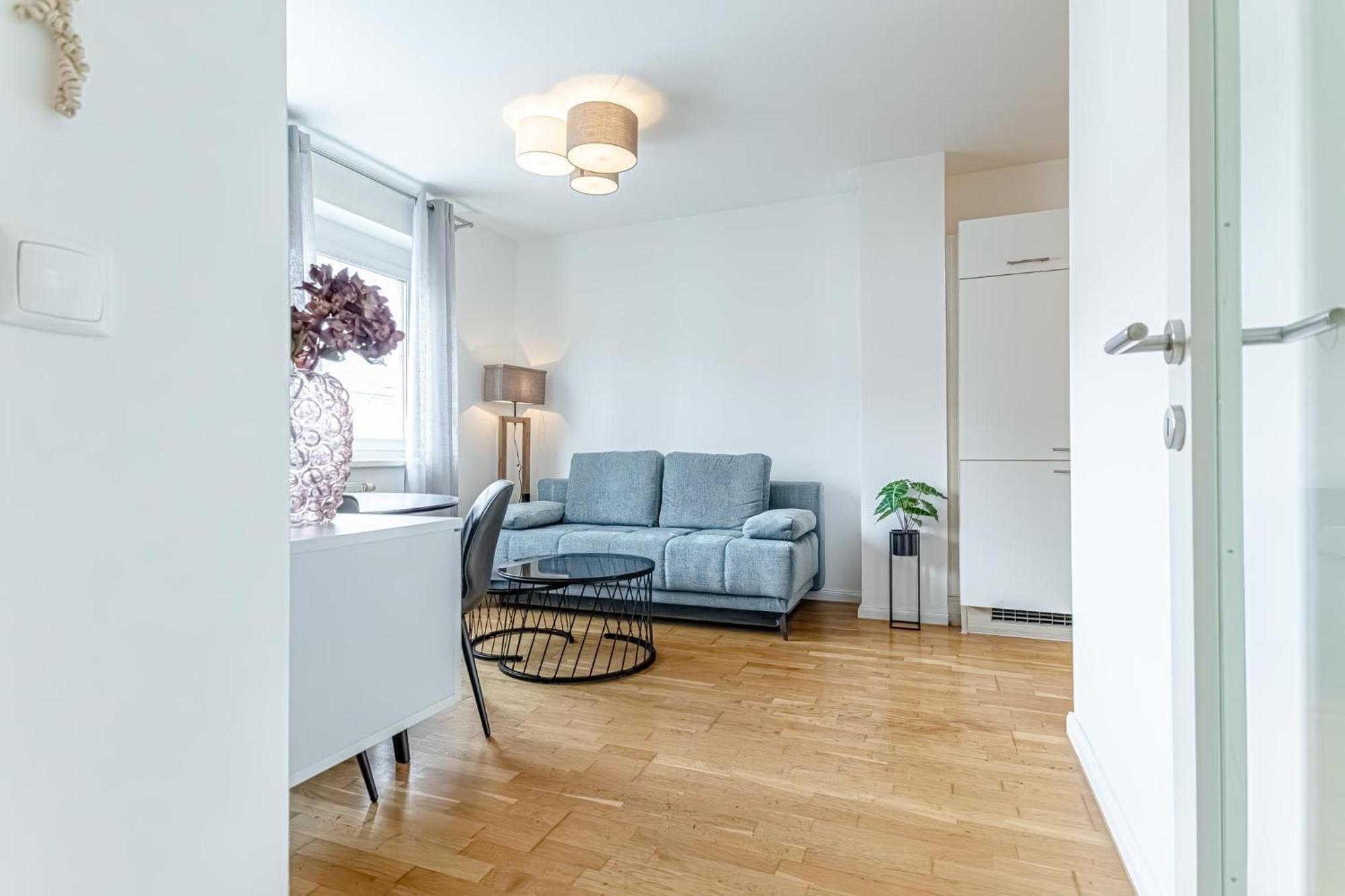Chic 1br And 1lr In