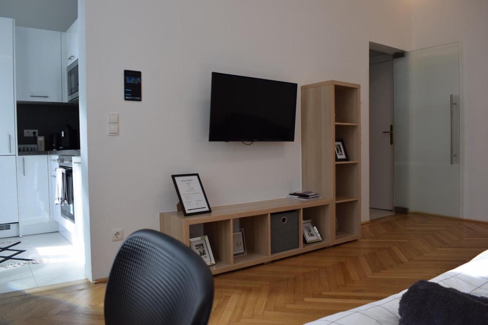 11 Apartment