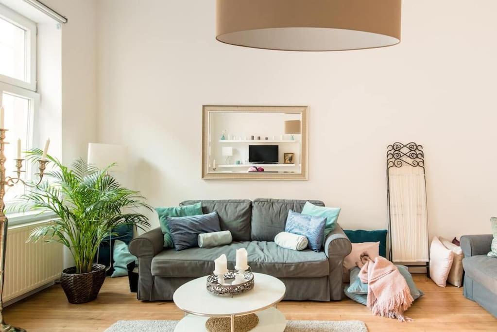 Relocation Or Expats, Only Long Term Stay! 2 Min To Metro Apartamento