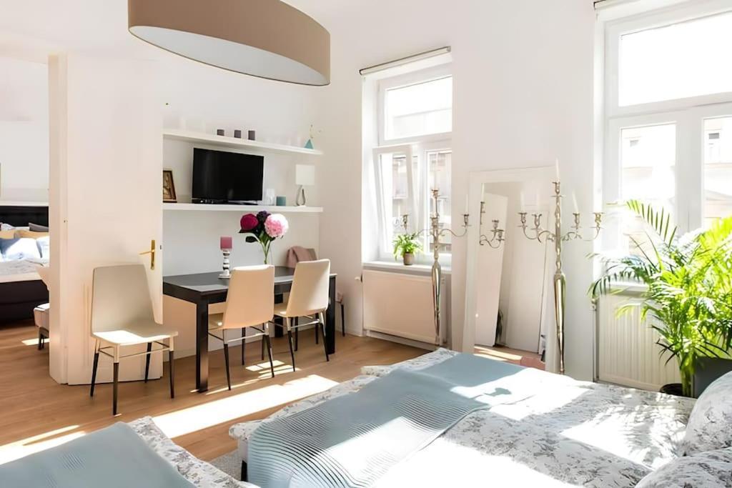 Relocation Or Expats, Only Long Term Stay! 2 Min To Metro Apartamento *