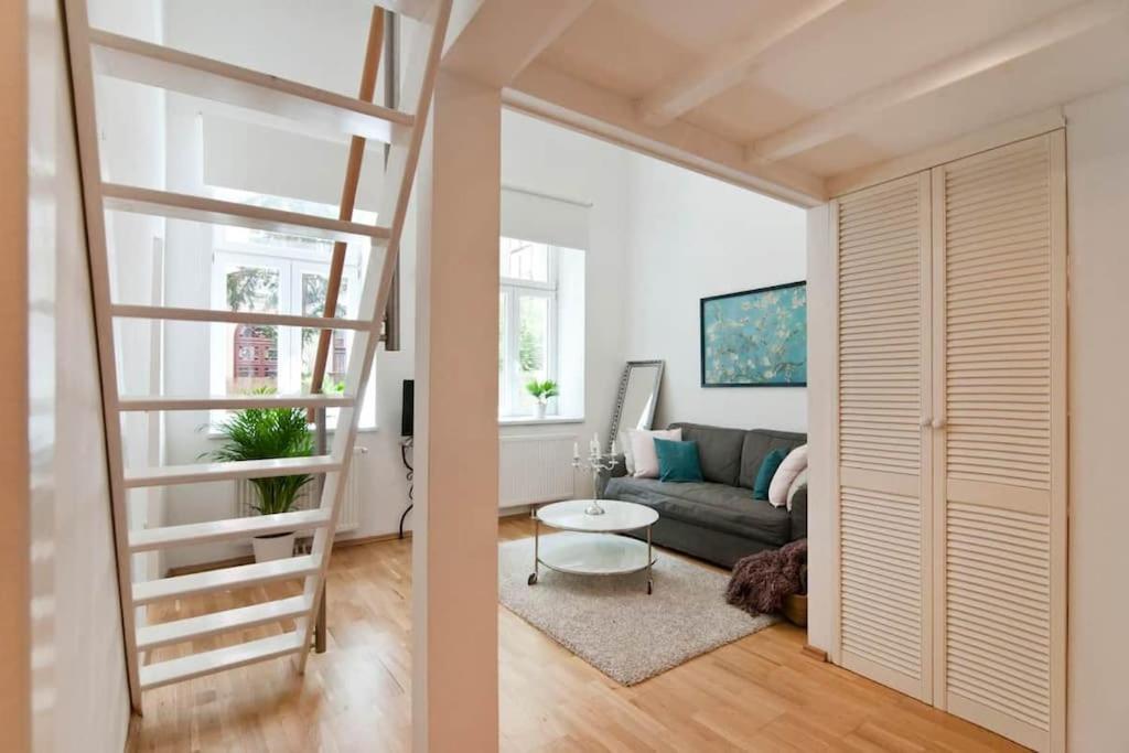 Relocation Or Expats, Only Long Term Stay! 2 Min To Metro Apartamento