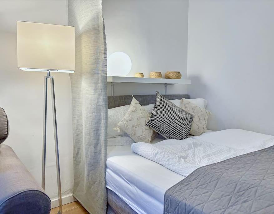Relocation Or Expats, Only Long Term Stay! 2 Min To Metro Apartamento *